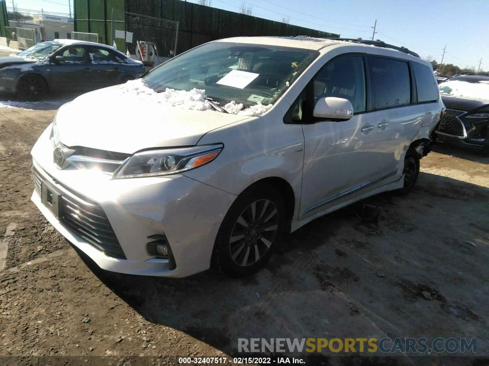 2 Photograph of a damaged car 5TDDZ3DC8KS214702 TOYOTA SIENNA 2019