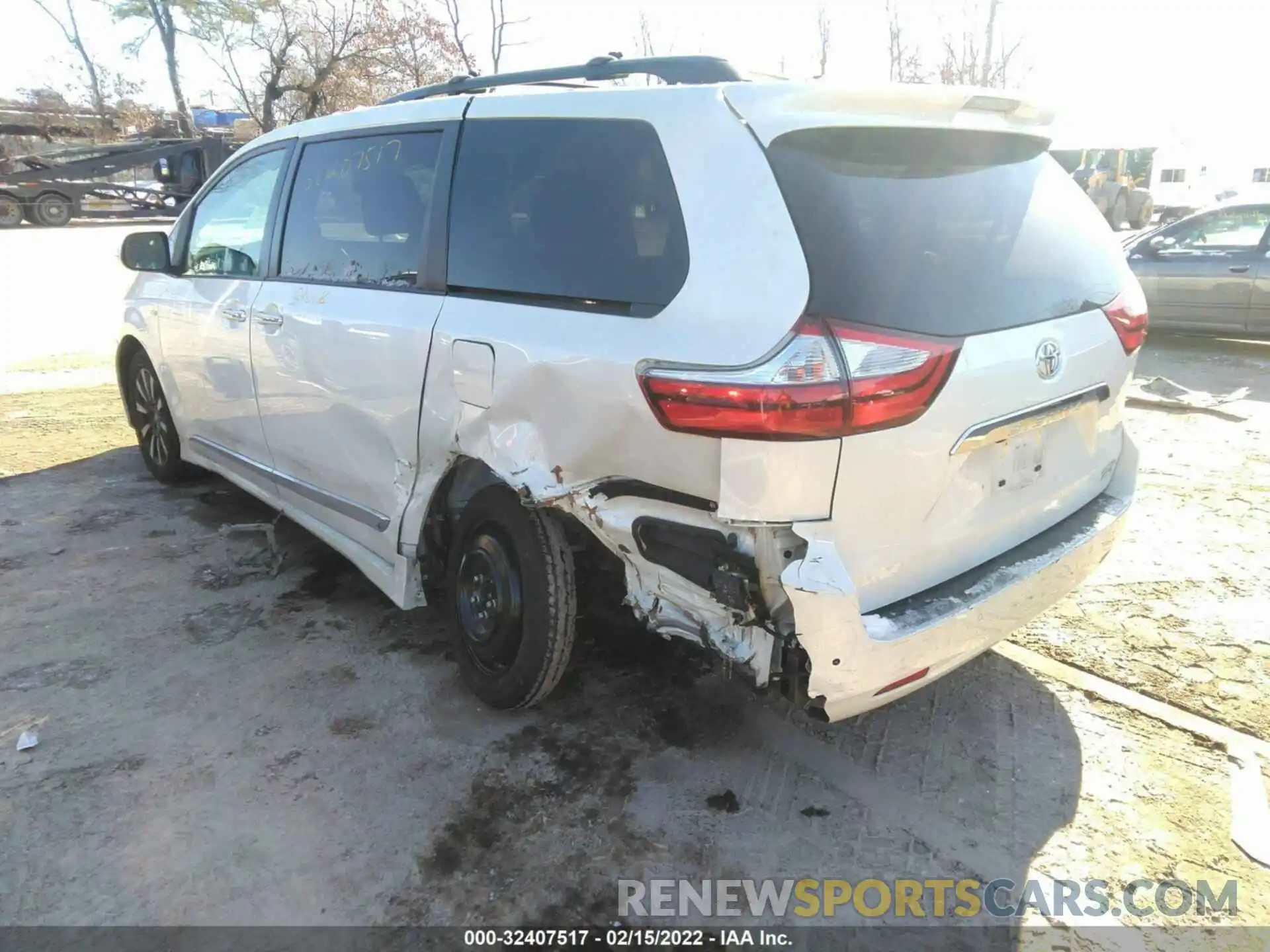 3 Фотография поврежденного автомобиля 5TDDZ3DC8KS214702 TOYOTA SIENNA 2019