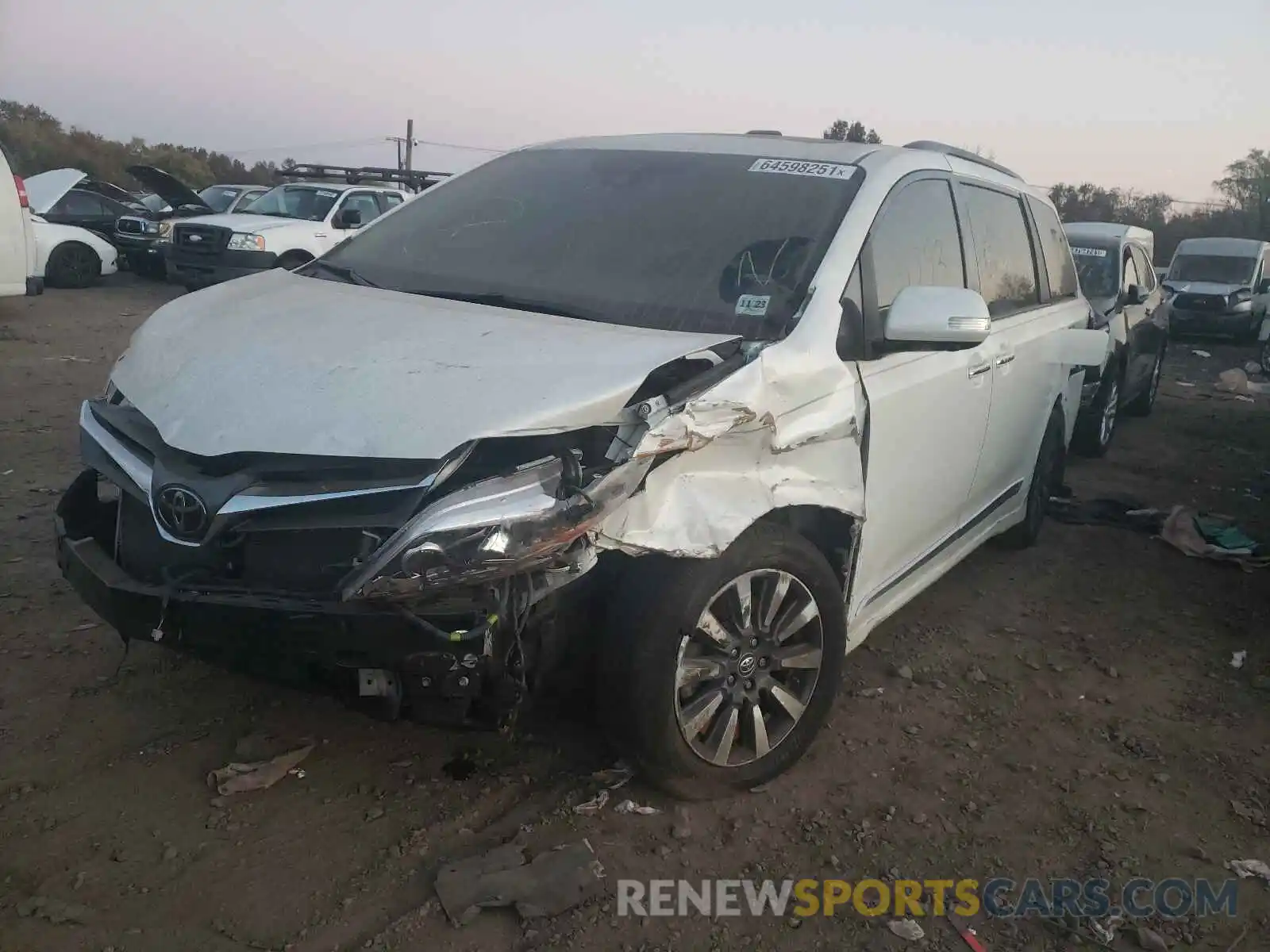 2 Photograph of a damaged car 5TDDZ3DC8KS215266 TOYOTA SIENNA 2019