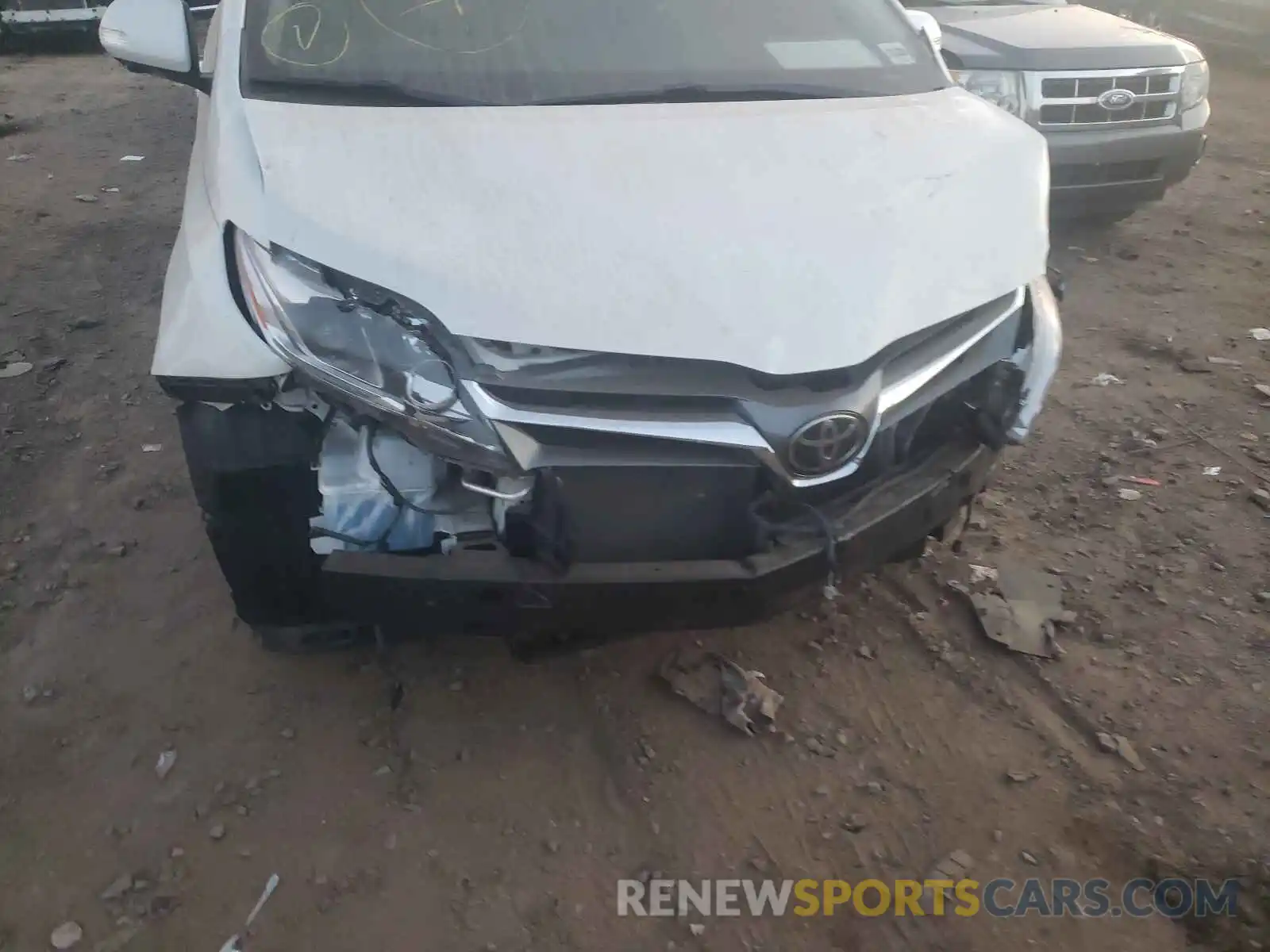 9 Photograph of a damaged car 5TDDZ3DC8KS215266 TOYOTA SIENNA 2019