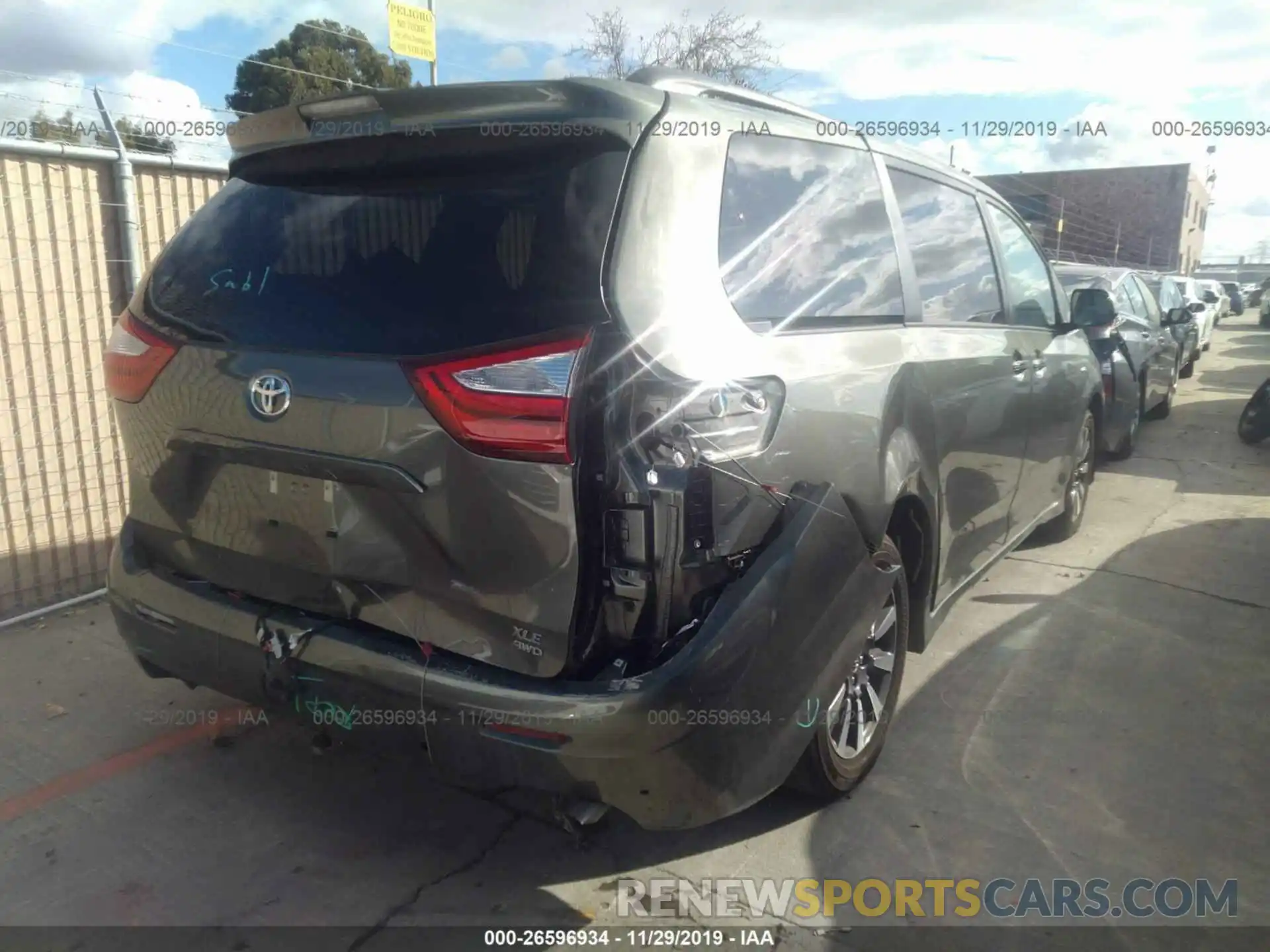 4 Photograph of a damaged car 5TDDZ3DC8KS215588 TOYOTA SIENNA 2019