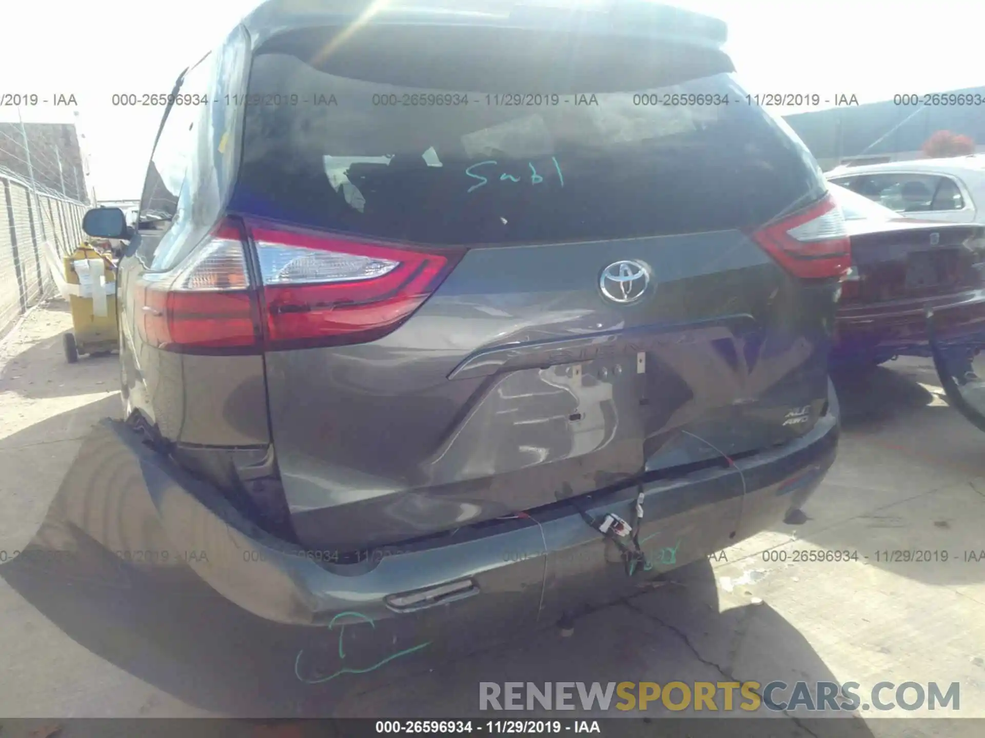 6 Photograph of a damaged car 5TDDZ3DC8KS215588 TOYOTA SIENNA 2019