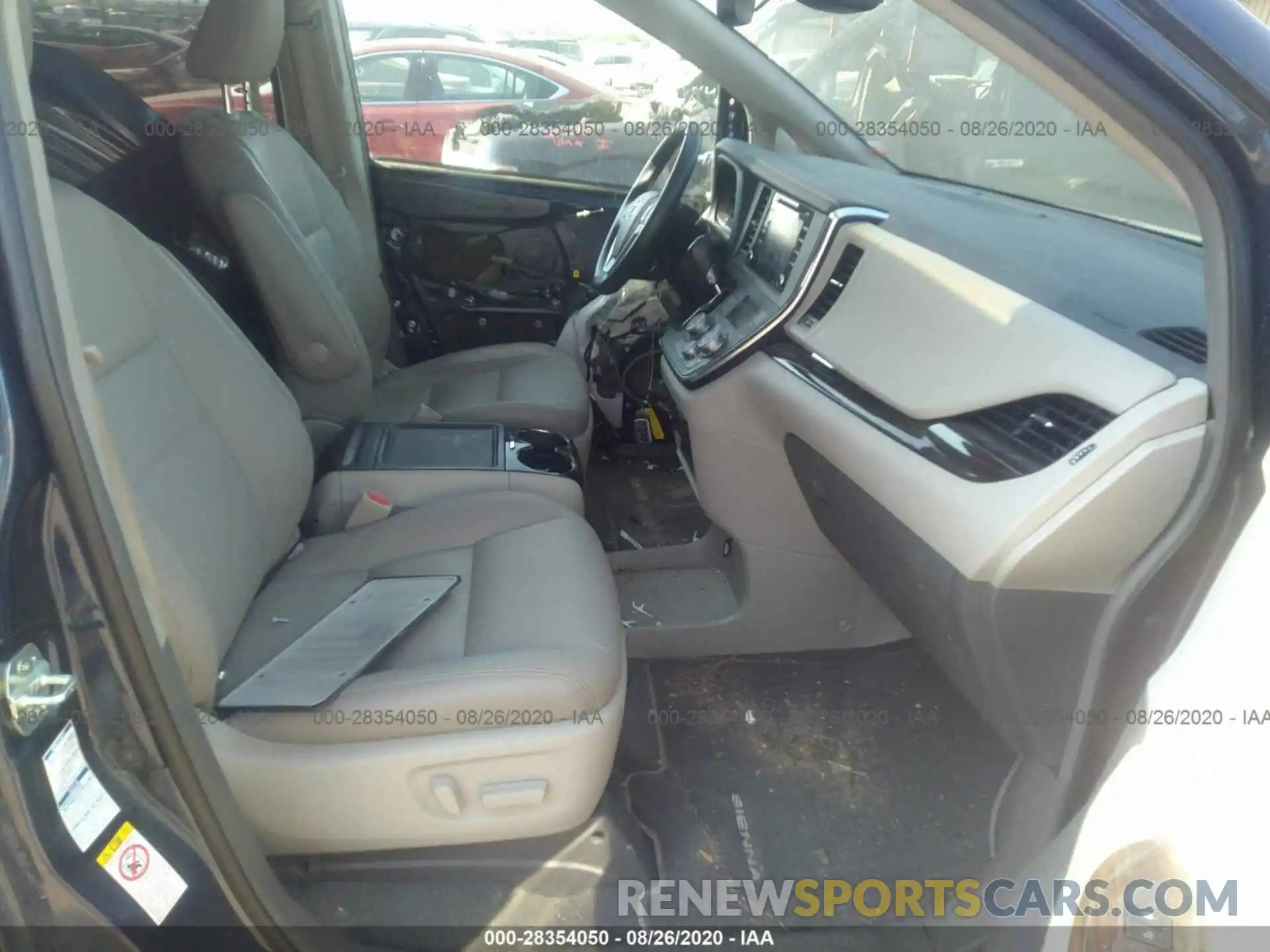 5 Photograph of a damaged car 5TDDZ3DC8KS220497 TOYOTA SIENNA 2019