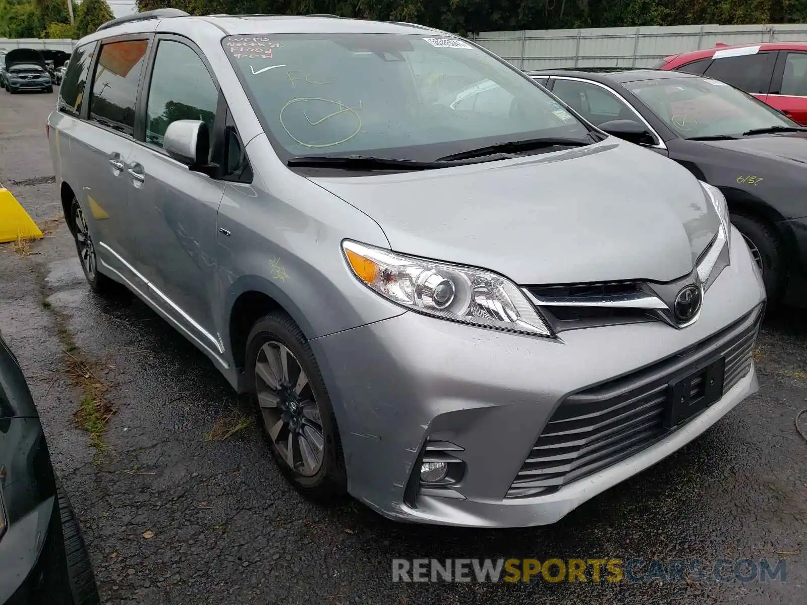 1 Photograph of a damaged car 5TDDZ3DC8KS220743 TOYOTA SIENNA 2019