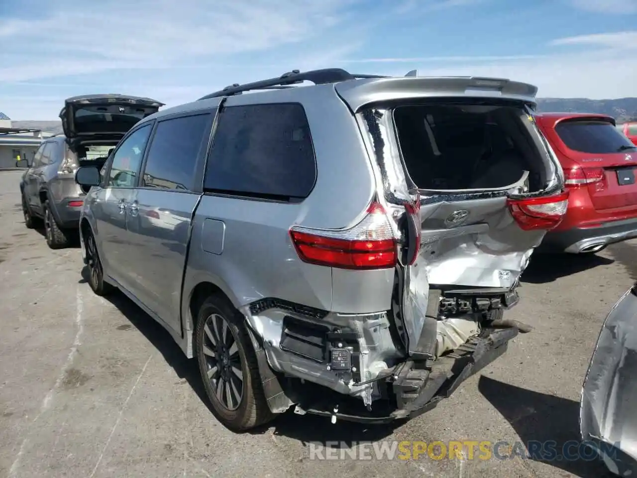 3 Фотография поврежденного автомобиля 5TDDZ3DC8KS224257 TOYOTA SIENNA 2019