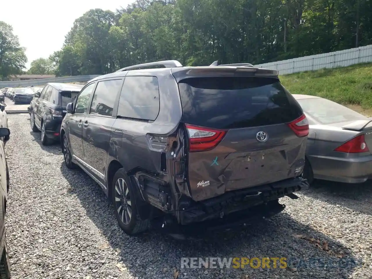 3 Photograph of a damaged car 5TDDZ3DC8KS224419 TOYOTA SIENNA 2019