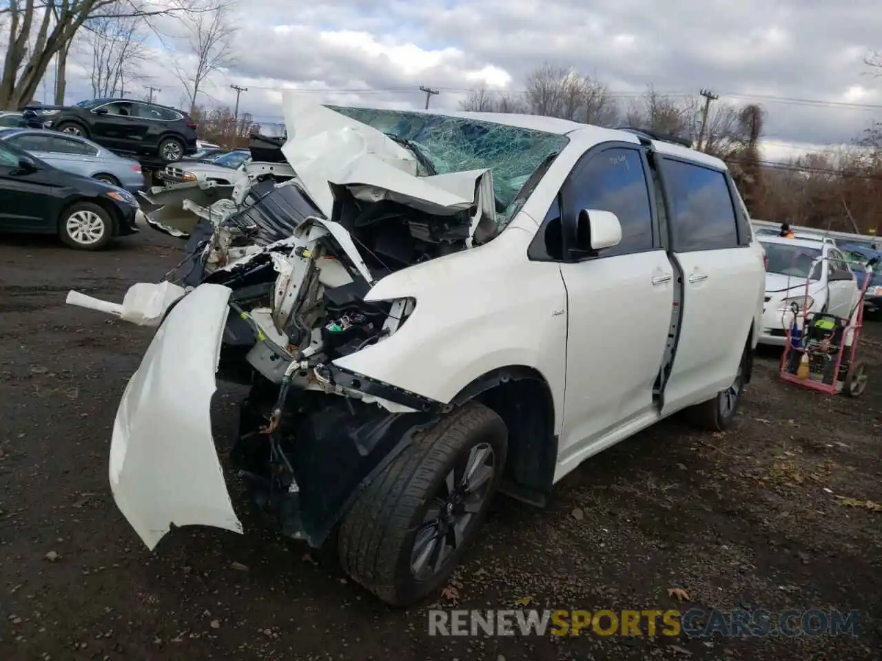 2 Photograph of a damaged car 5TDDZ3DC8KS225327 TOYOTA SIENNA 2019