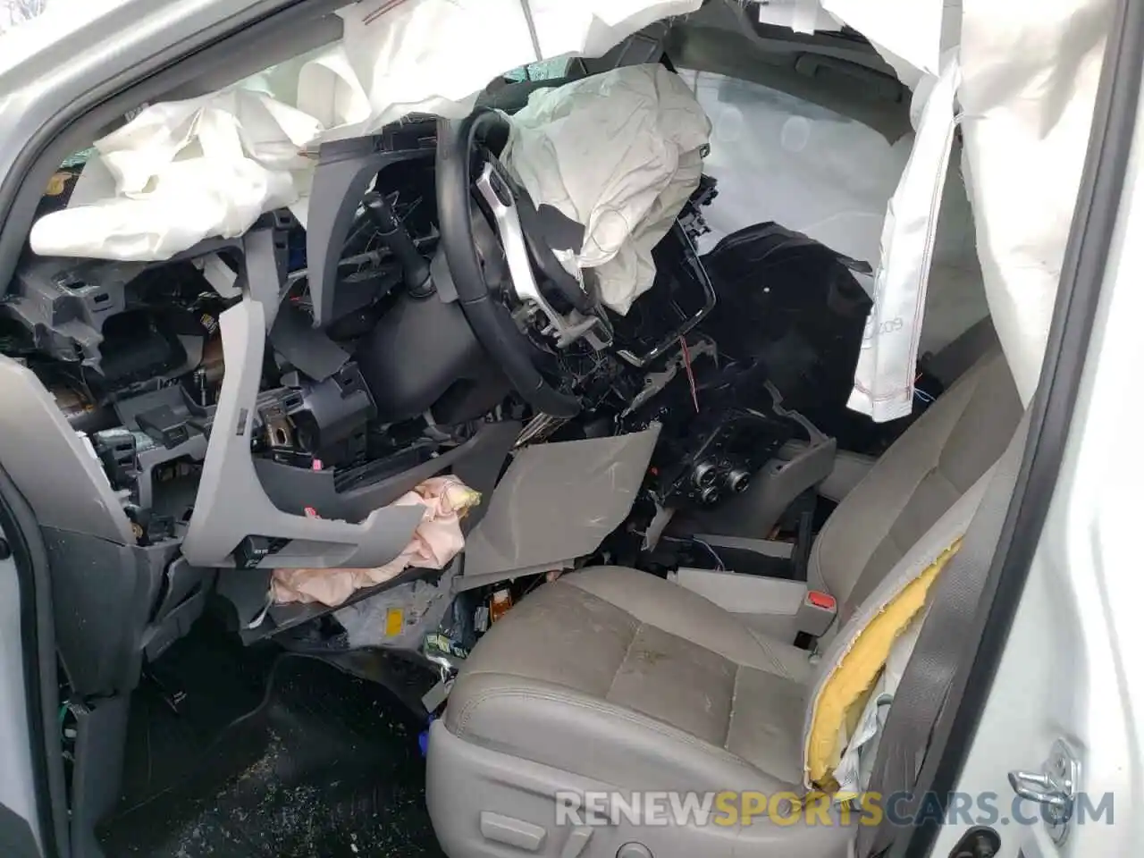 5 Photograph of a damaged car 5TDDZ3DC8KS225327 TOYOTA SIENNA 2019