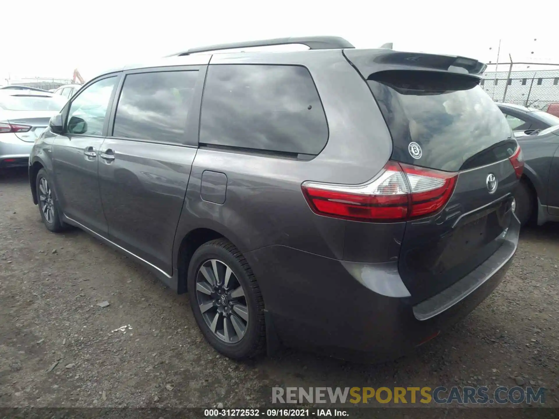 3 Photograph of a damaged car 5TDDZ3DC8KS226462 TOYOTA SIENNA 2019