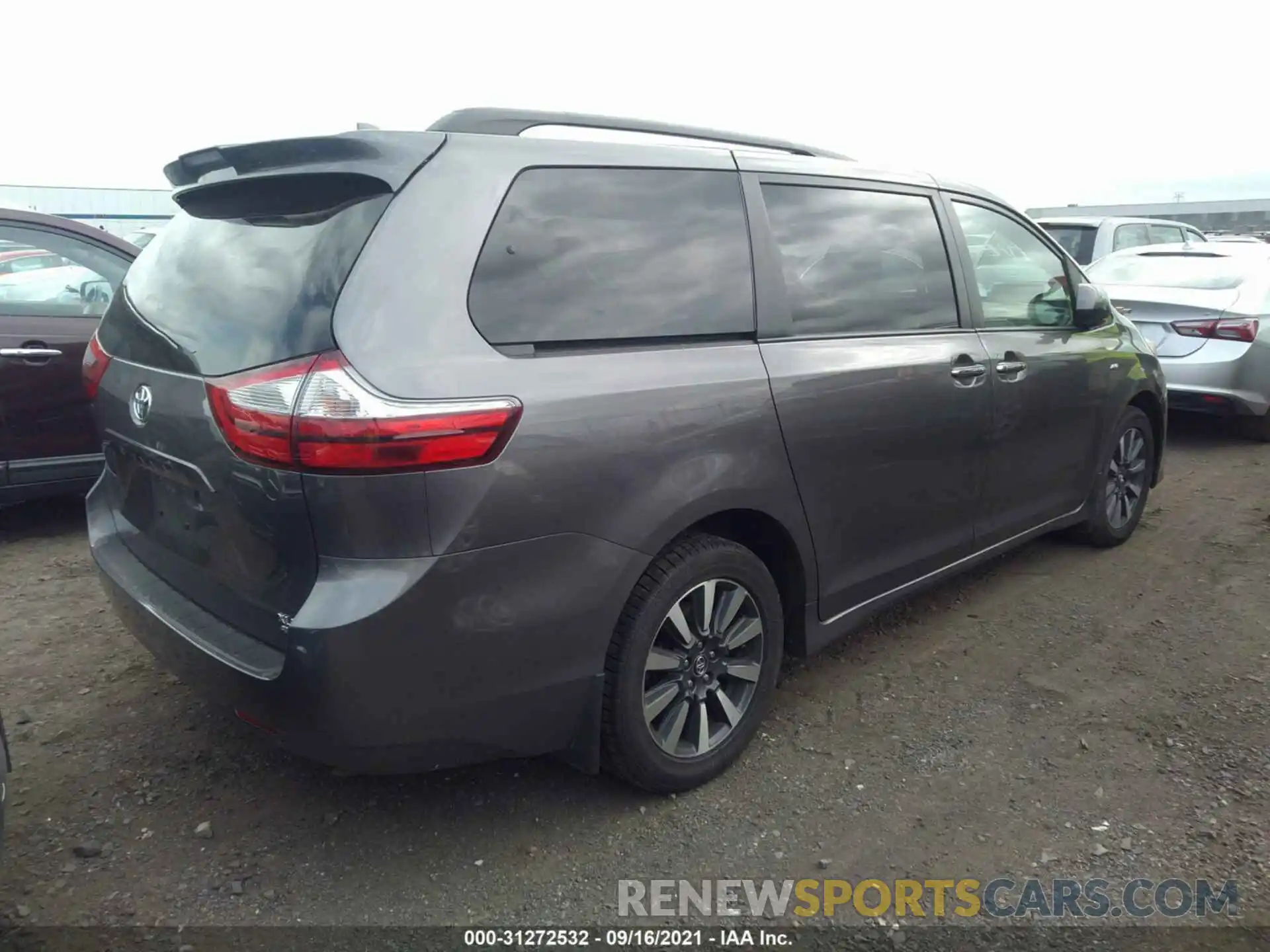 4 Photograph of a damaged car 5TDDZ3DC8KS226462 TOYOTA SIENNA 2019