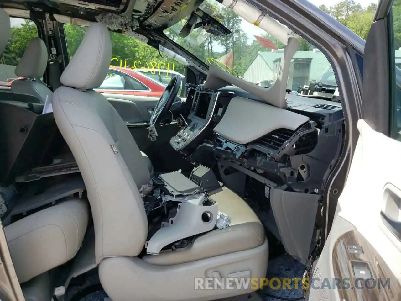 5 Photograph of a damaged car 5TDDZ3DC8KS226946 TOYOTA SIENNA 2019