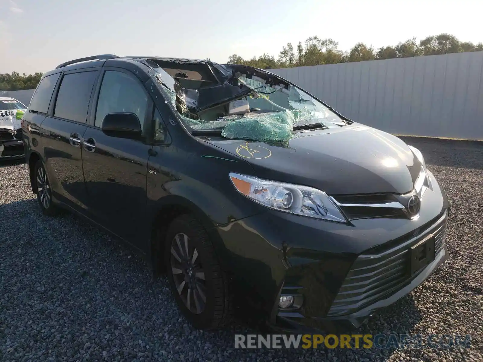 1 Photograph of a damaged car 5TDDZ3DC9KS212537 TOYOTA SIENNA 2019