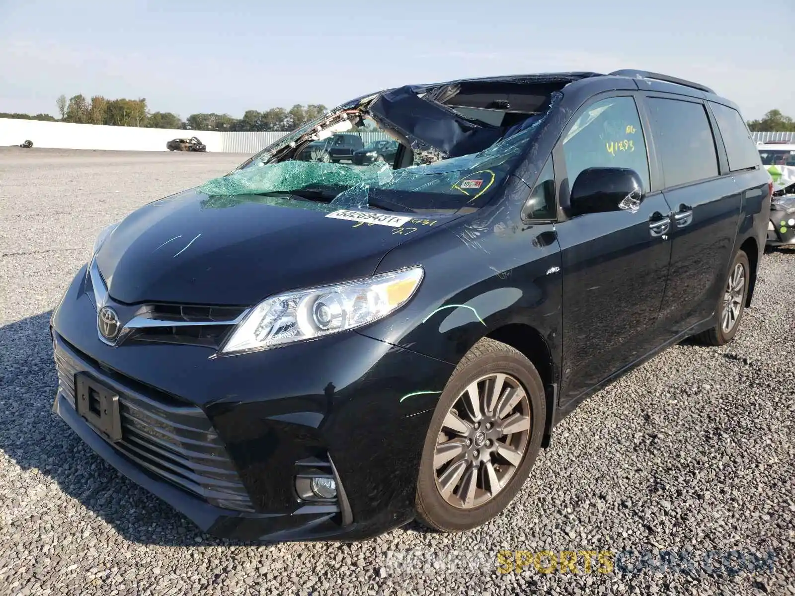 2 Photograph of a damaged car 5TDDZ3DC9KS212537 TOYOTA SIENNA 2019