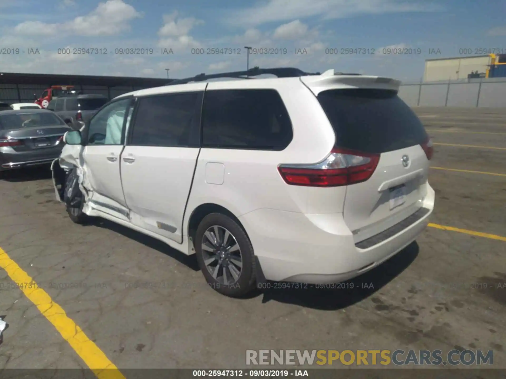 3 Фотография поврежденного автомобиля 5TDDZ3DC9KS216796 TOYOTA SIENNA 2019