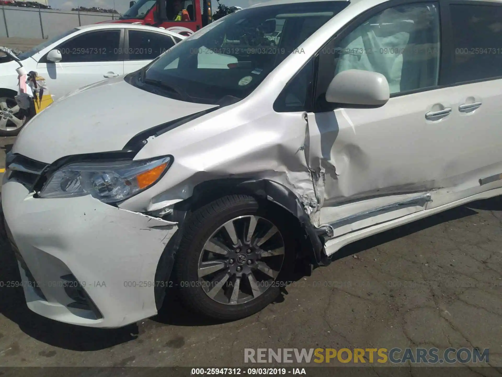 6 Photograph of a damaged car 5TDDZ3DC9KS216796 TOYOTA SIENNA 2019