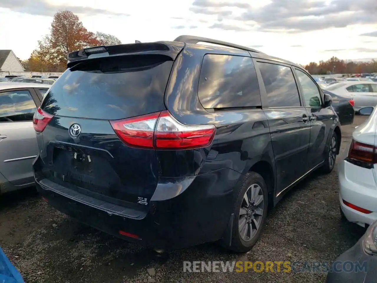 4 Фотография поврежденного автомобиля 5TDDZ3DC9KS217060 TOYOTA SIENNA 2019