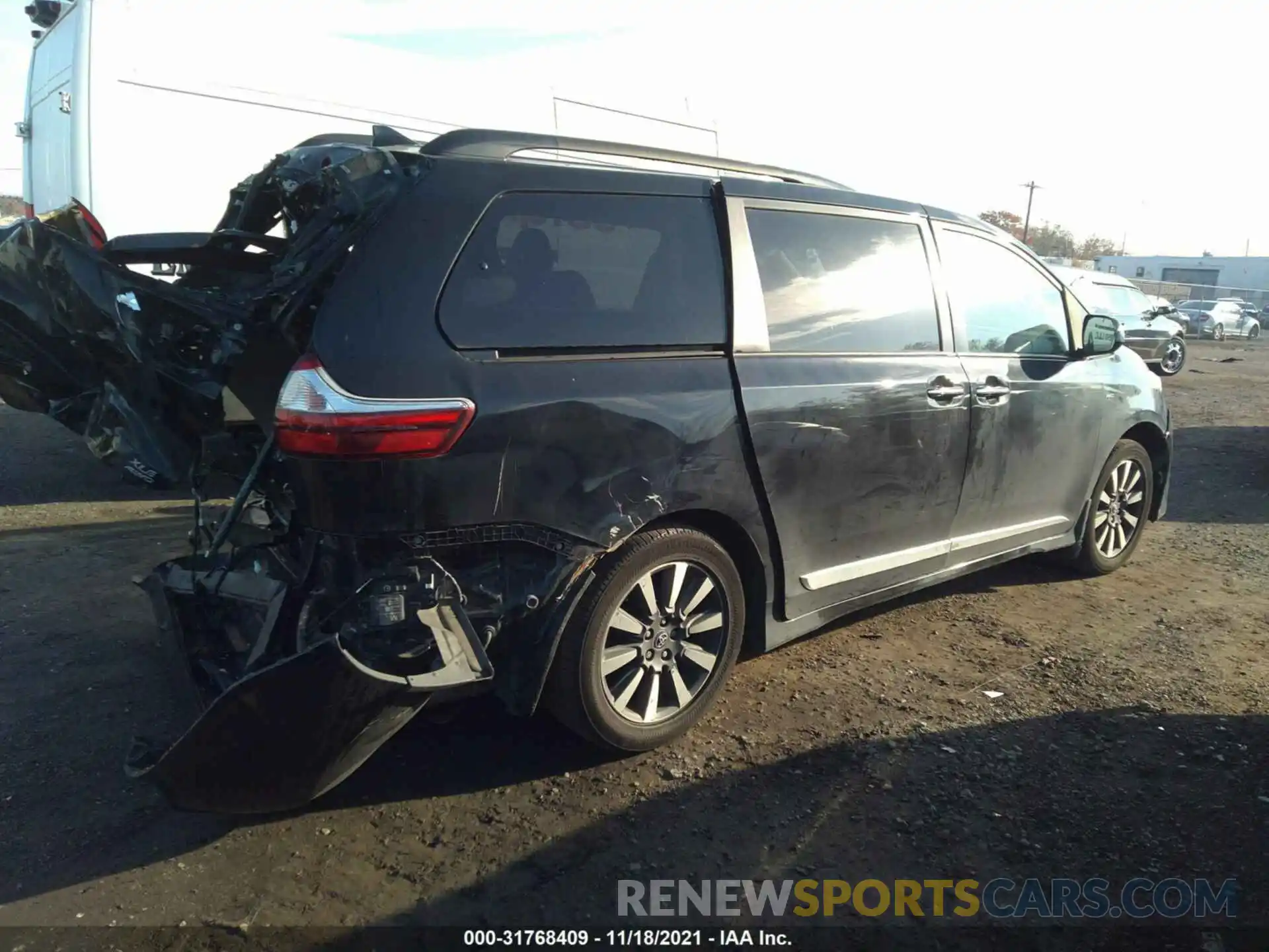 4 Photograph of a damaged car 5TDDZ3DC9KS218063 TOYOTA SIENNA 2019