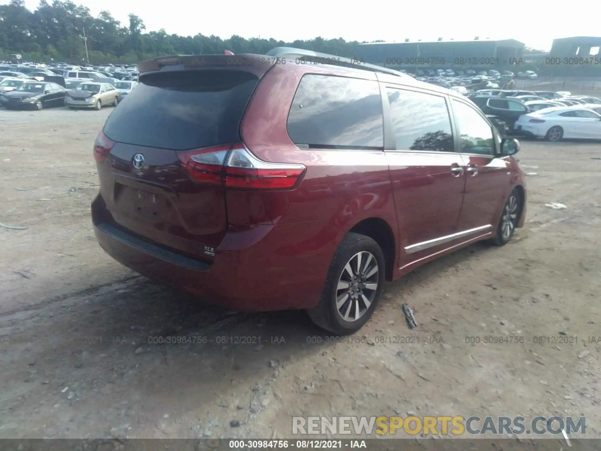 4 Photograph of a damaged car 5TDDZ3DC9KS218676 TOYOTA SIENNA 2019