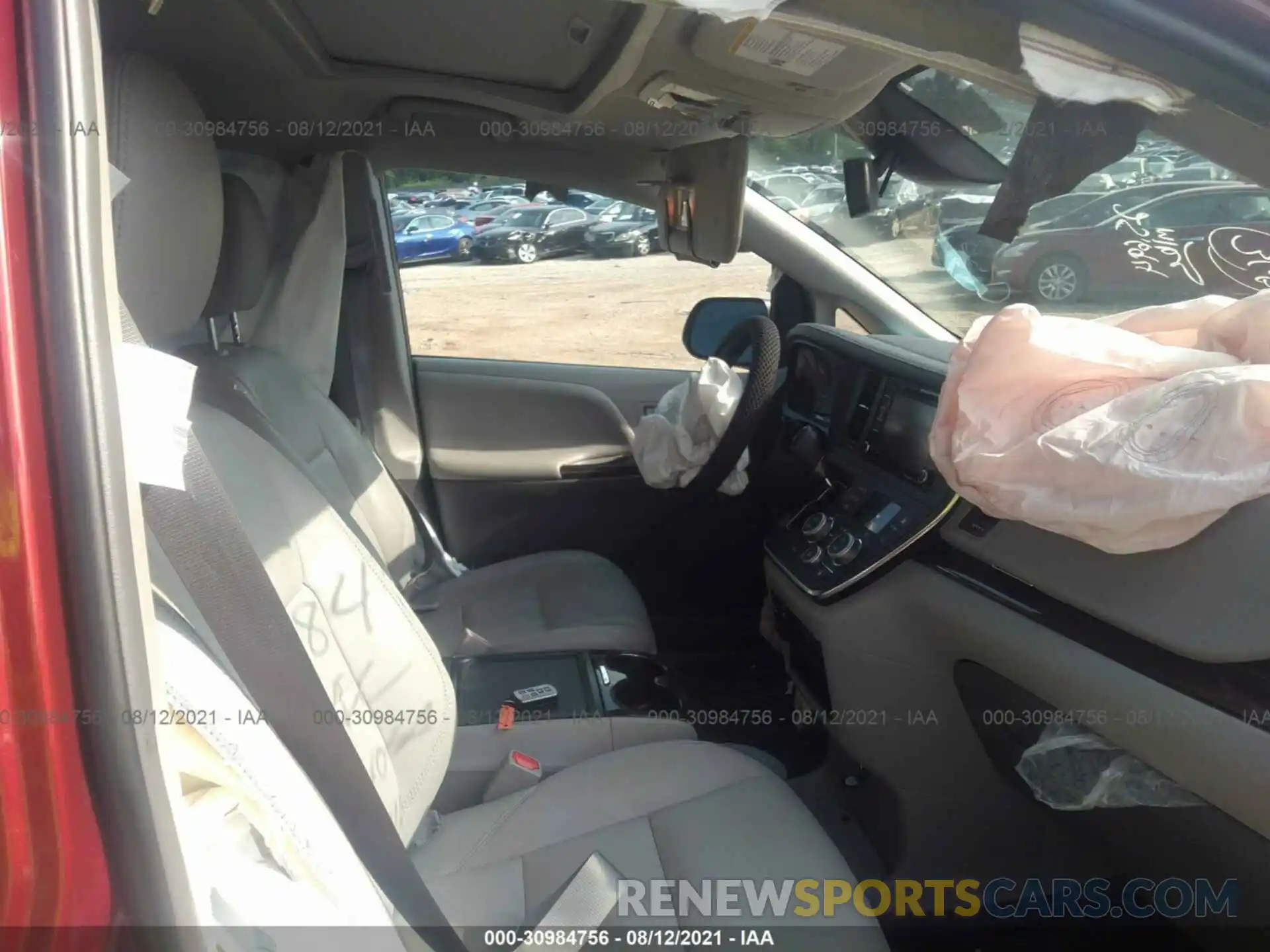 5 Photograph of a damaged car 5TDDZ3DC9KS218676 TOYOTA SIENNA 2019