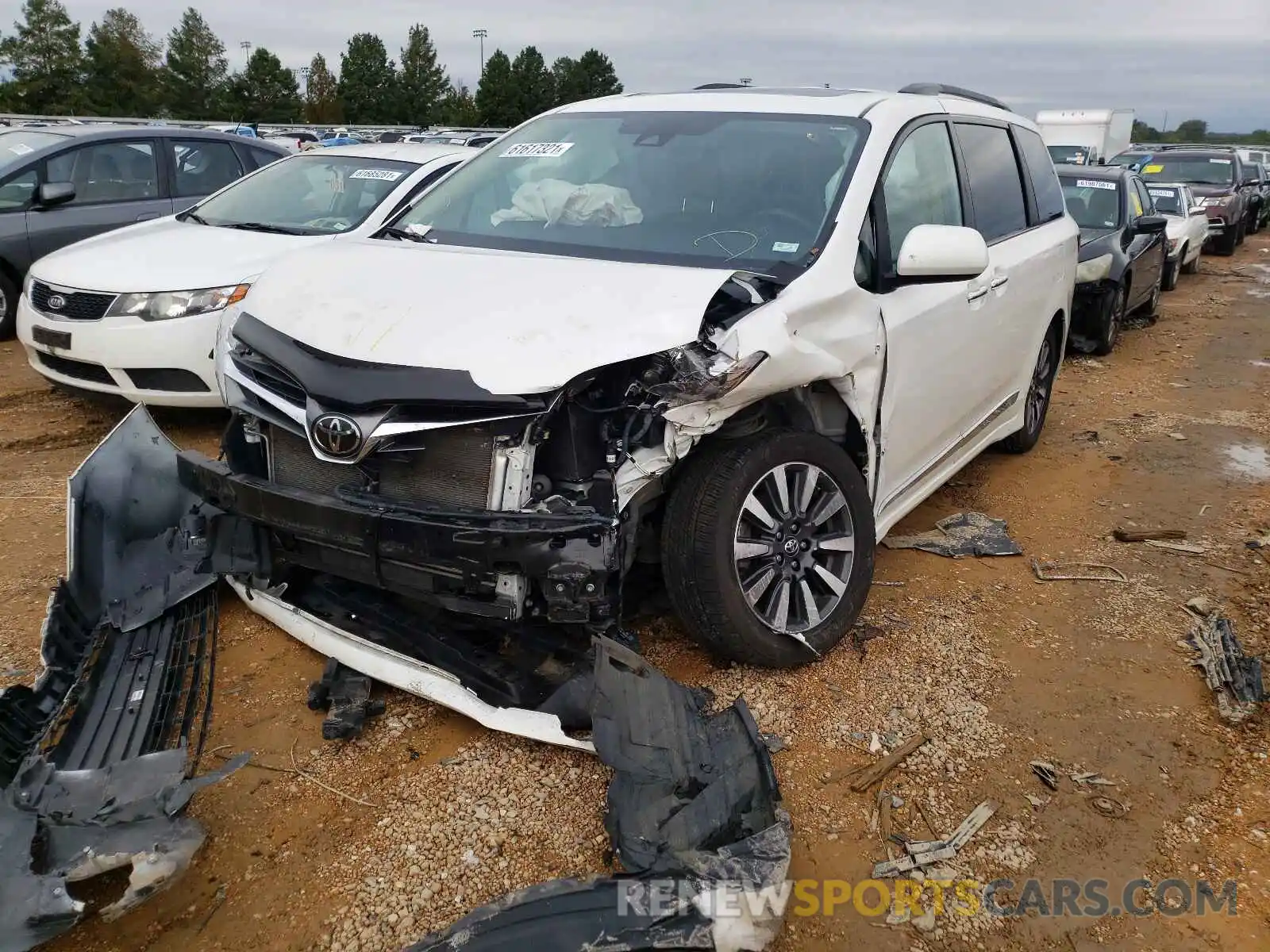 2 Photograph of a damaged car 5TDDZ3DC9KS220220 TOYOTA SIENNA 2019