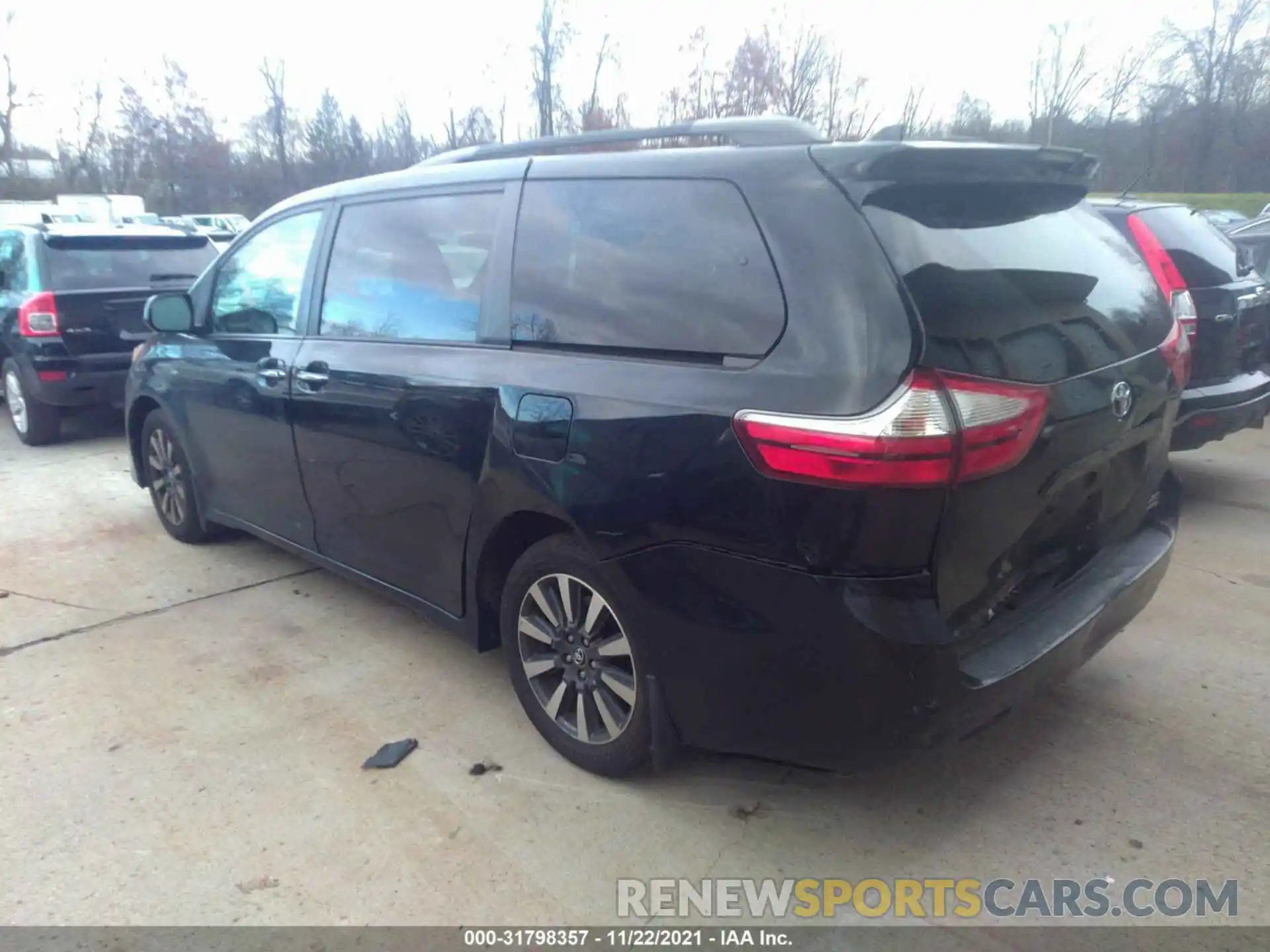 3 Photograph of a damaged car 5TDDZ3DC9KS221657 TOYOTA SIENNA 2019