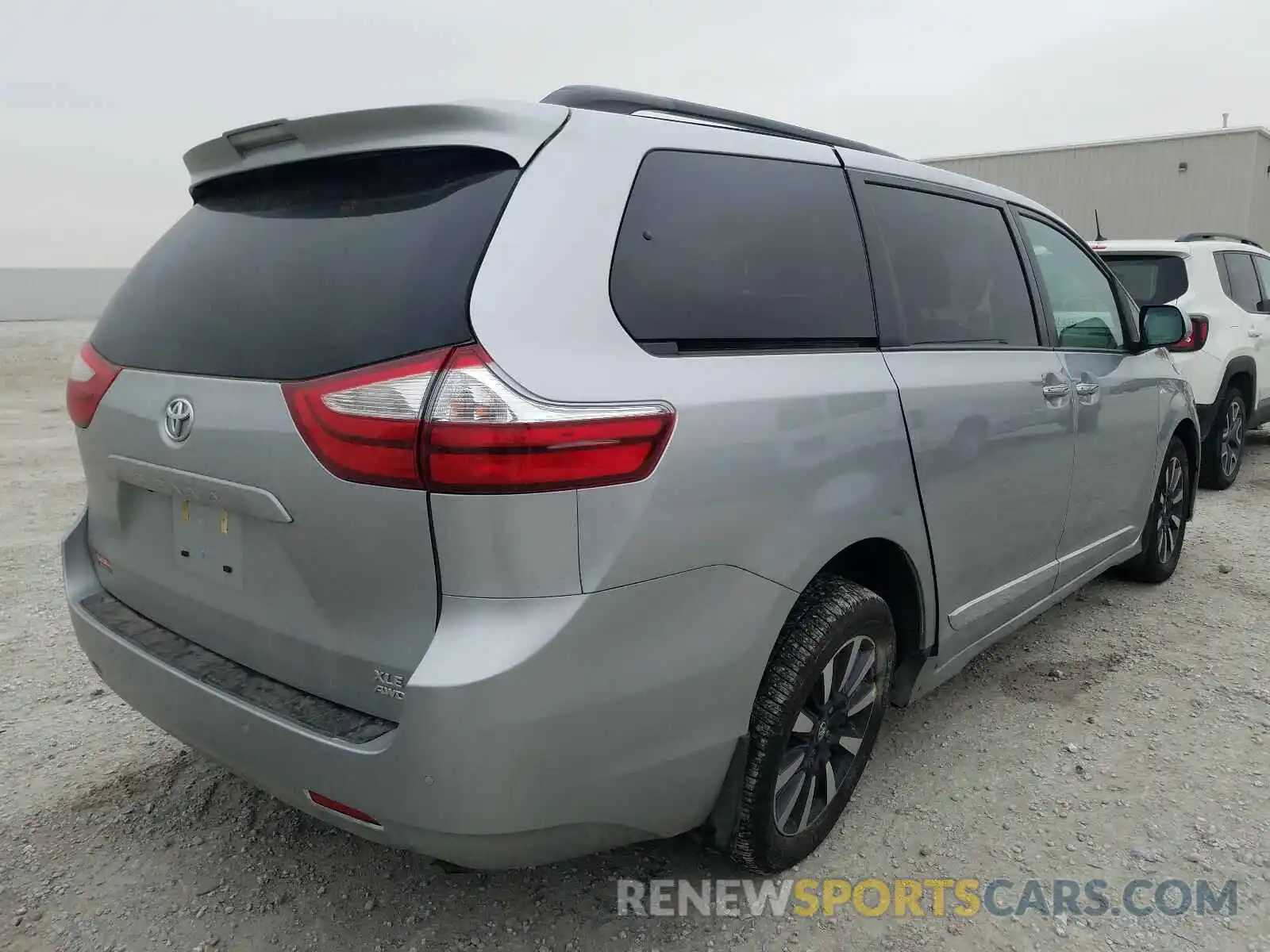 4 Фотография поврежденного автомобиля 5TDDZ3DC9KS224588 TOYOTA SIENNA 2019