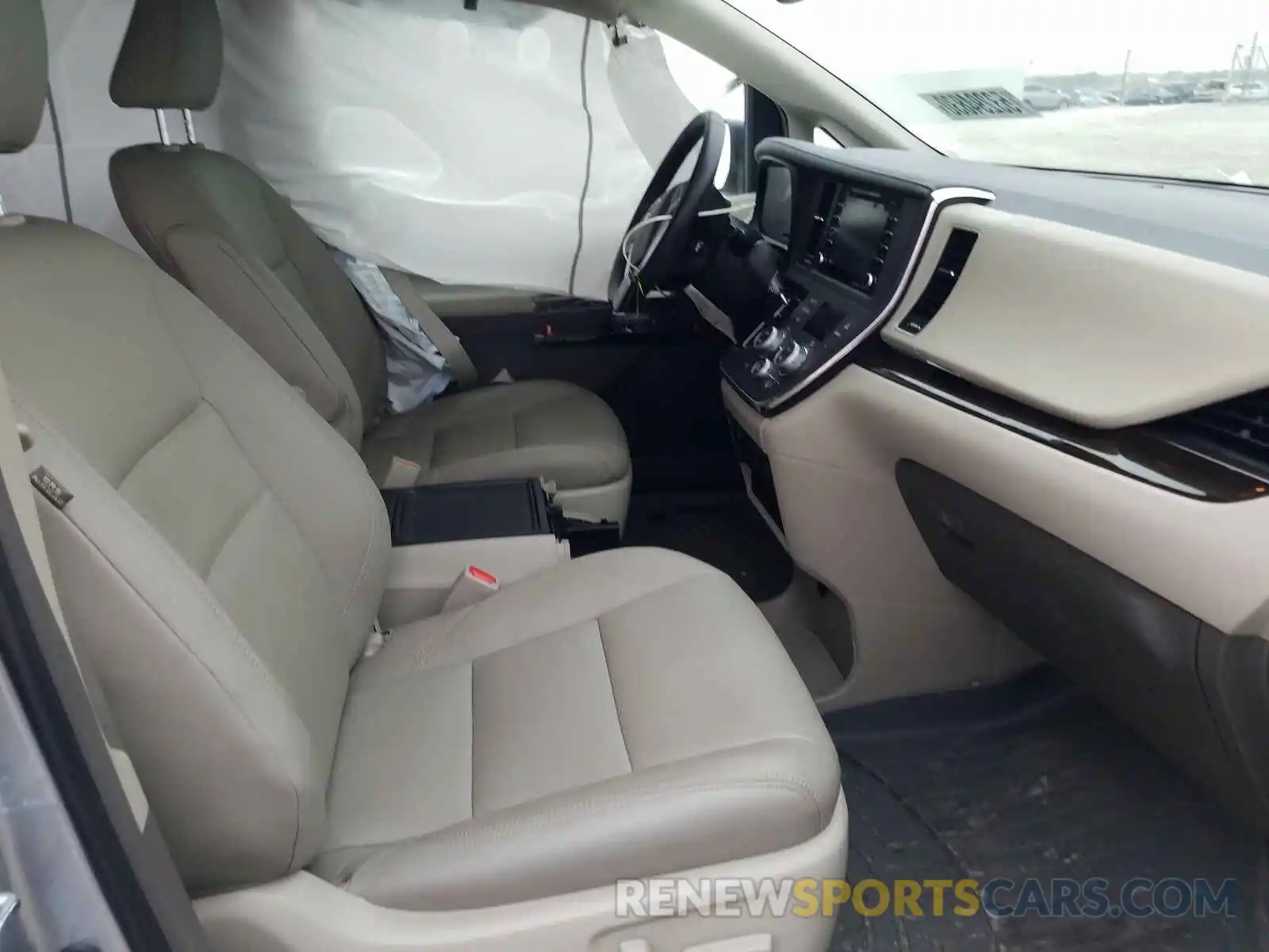 5 Photograph of a damaged car 5TDDZ3DC9KS224588 TOYOTA SIENNA 2019