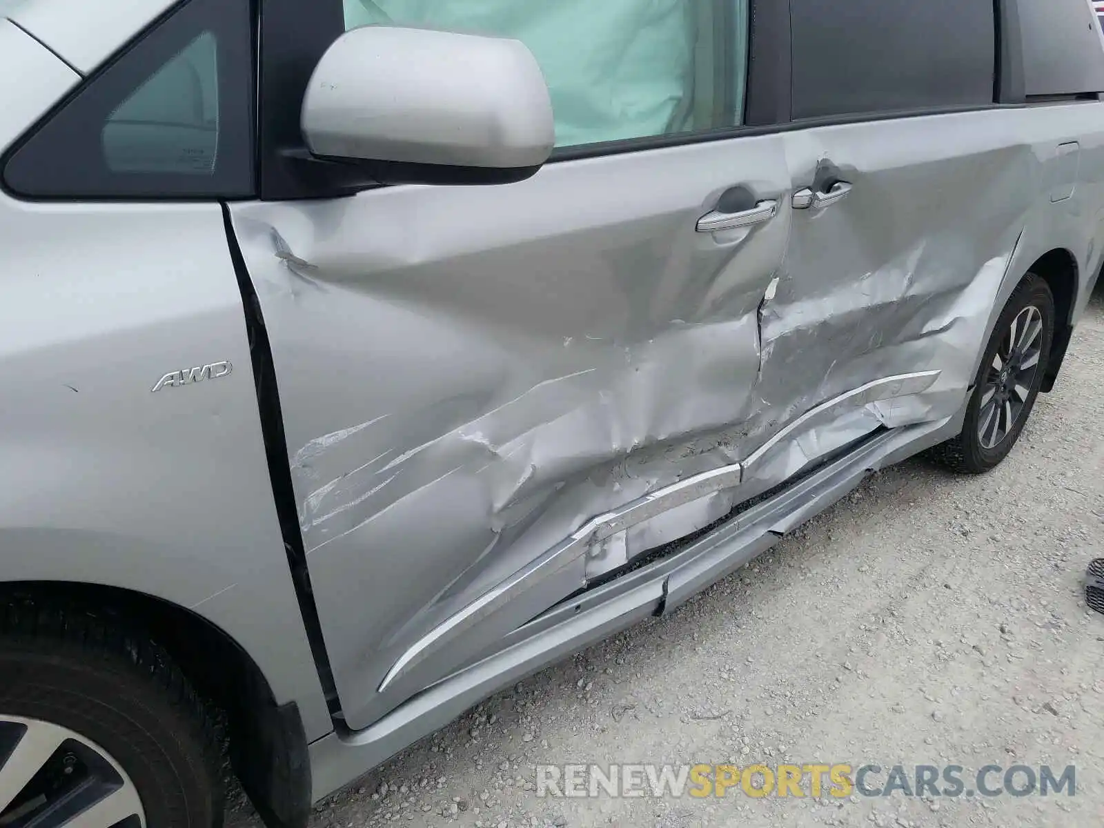 9 Photograph of a damaged car 5TDDZ3DC9KS224588 TOYOTA SIENNA 2019