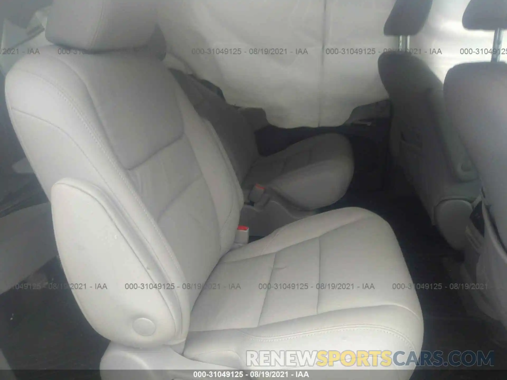 8 Photograph of a damaged car 5TDDZ3DC9KS224834 TOYOTA SIENNA 2019