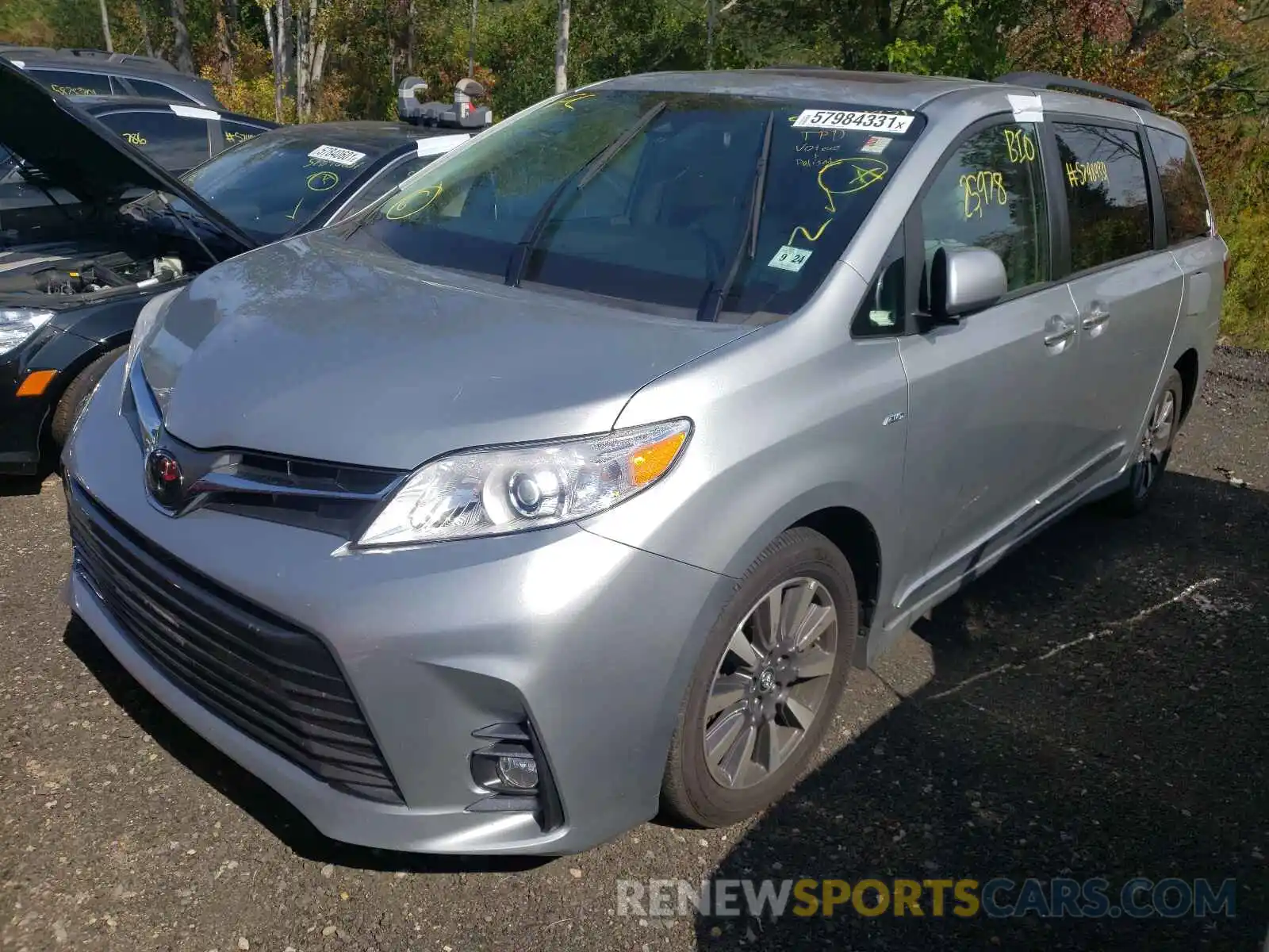 2 Photograph of a damaged car 5TDDZ3DC9KS225644 TOYOTA SIENNA 2019