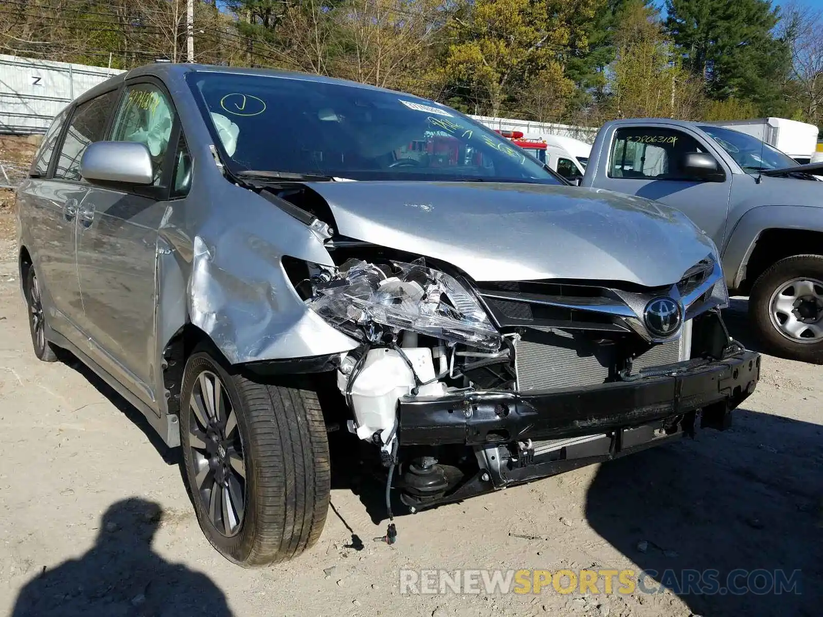 1 Photograph of a damaged car 5TDDZ3DCXKS210022 TOYOTA SIENNA 2019