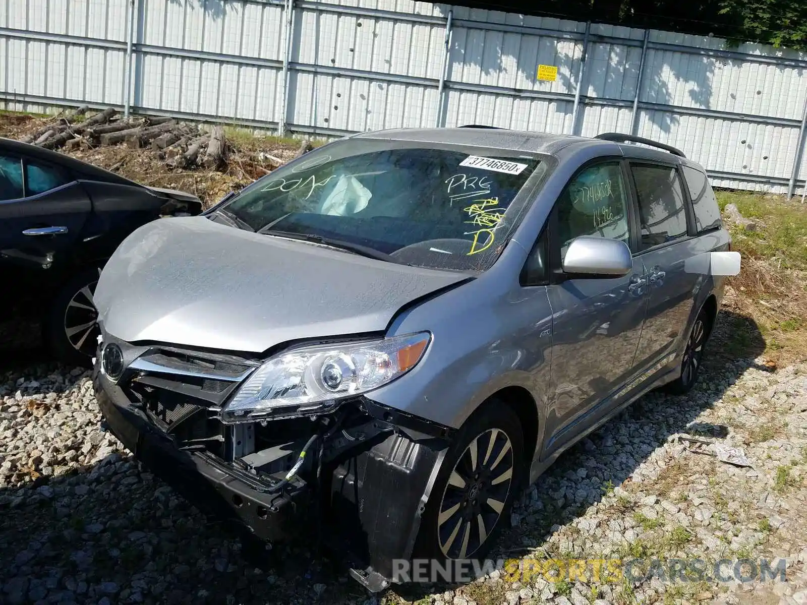 2 Photograph of a damaged car 5TDDZ3DCXKS210022 TOYOTA SIENNA 2019