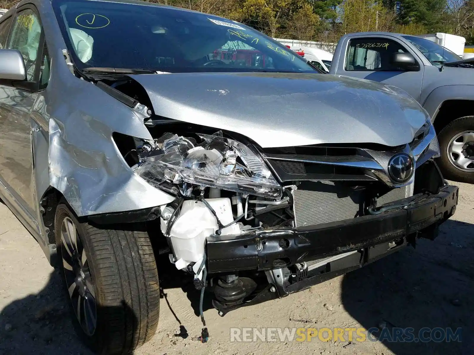 9 Photograph of a damaged car 5TDDZ3DCXKS210022 TOYOTA SIENNA 2019