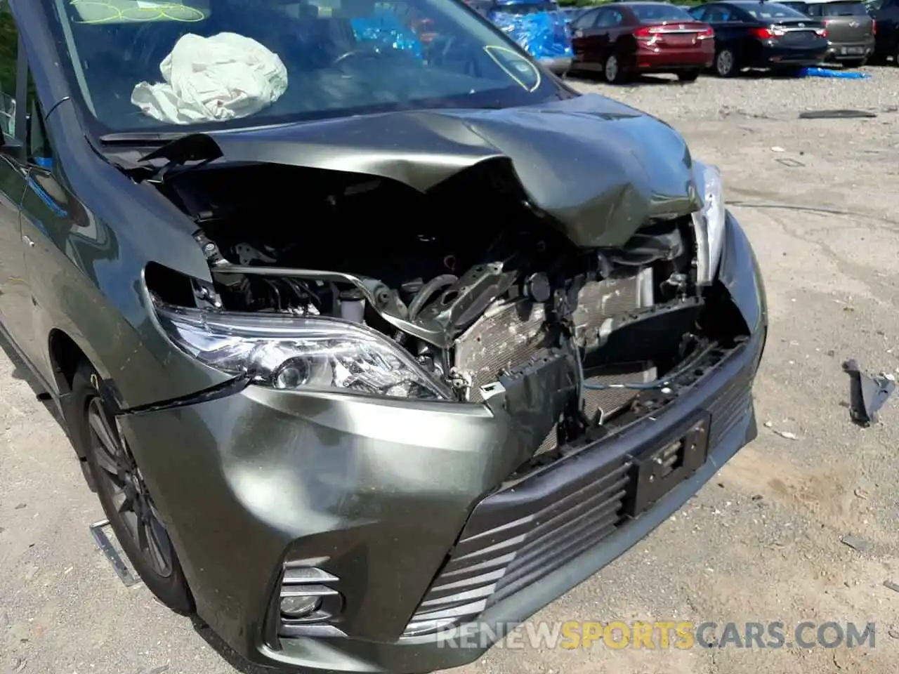 9 Photograph of a damaged car 5TDDZ3DCXKS216029 TOYOTA SIENNA 2019