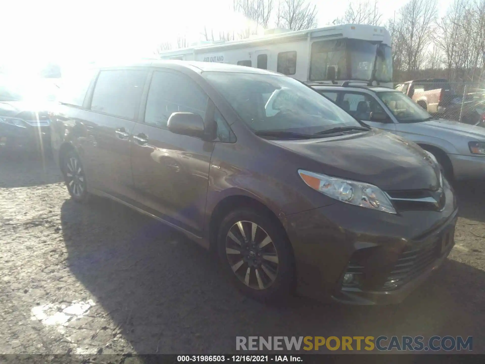 1 Фотография поврежденного автомобиля 5TDDZ3DCXKS219786 TOYOTA SIENNA 2019