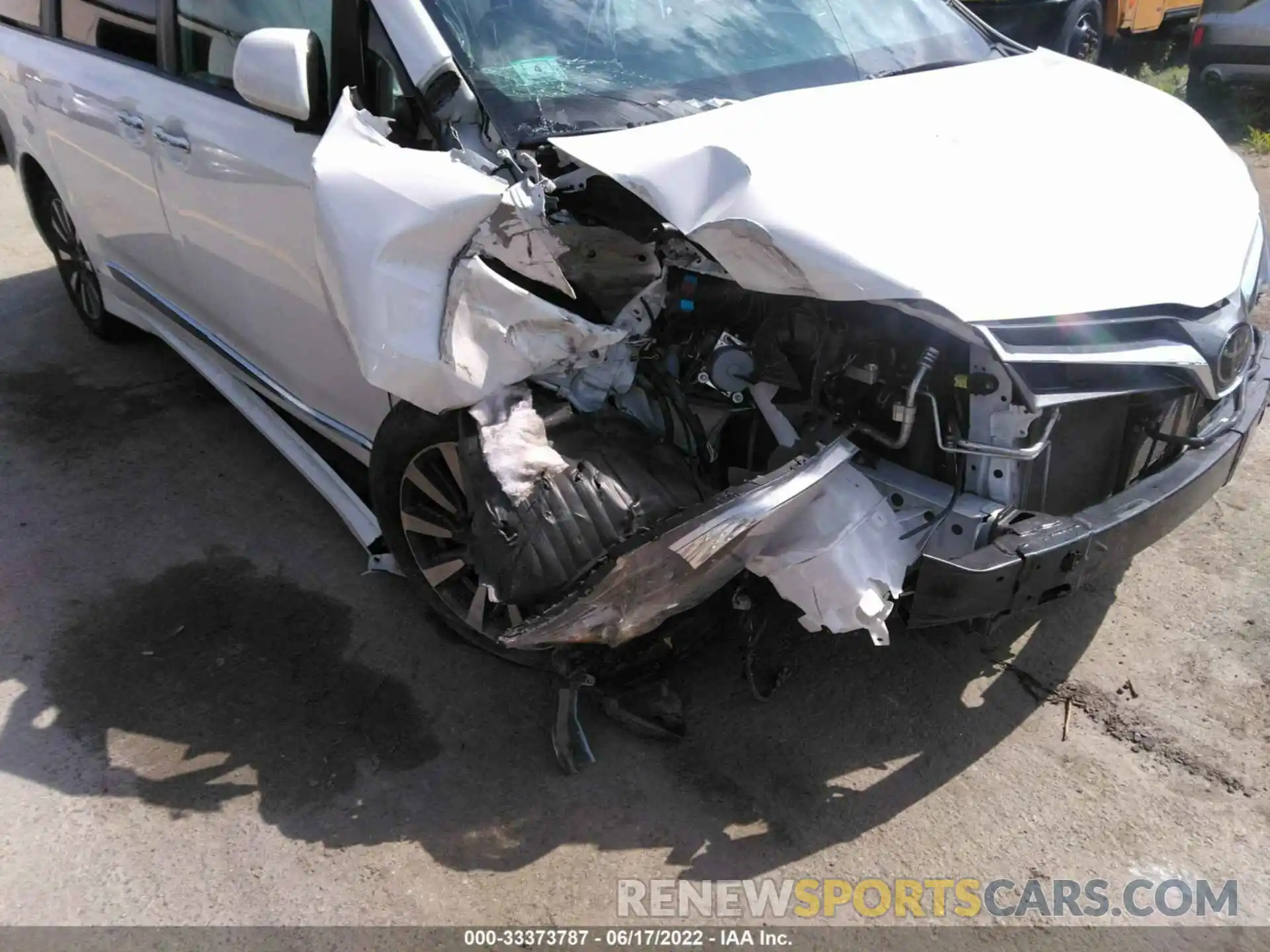 6 Photograph of a damaged car 5TDDZ3DCXKS222204 TOYOTA SIENNA 2019