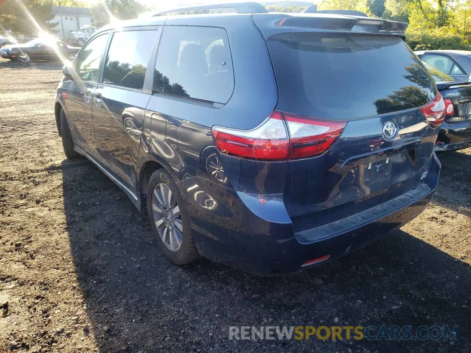 3 Photograph of a damaged car 5TDDZ3DCXKS224146 TOYOTA SIENNA 2019