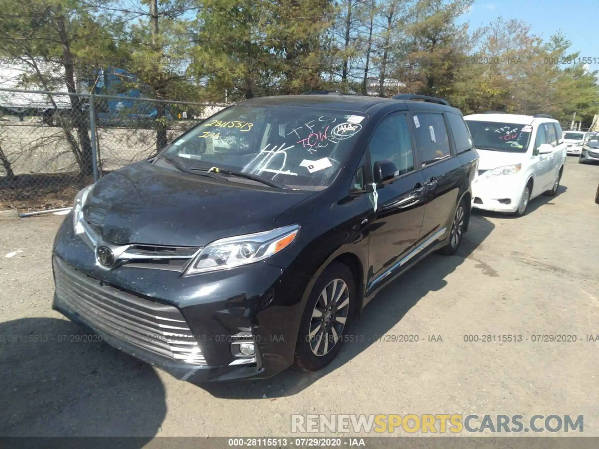 2 Фотография поврежденного автомобиля 5TDDZ3DCXKS225569 TOYOTA SIENNA 2019