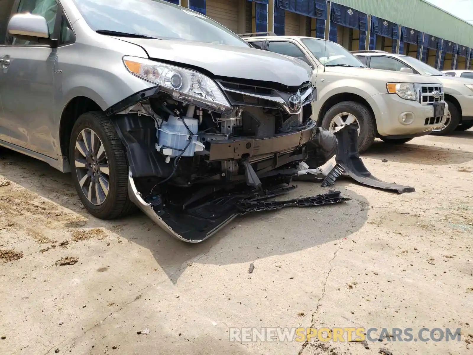 9 Photograph of a damaged car 5TDDZ3DCXKS226575 TOYOTA SIENNA 2019