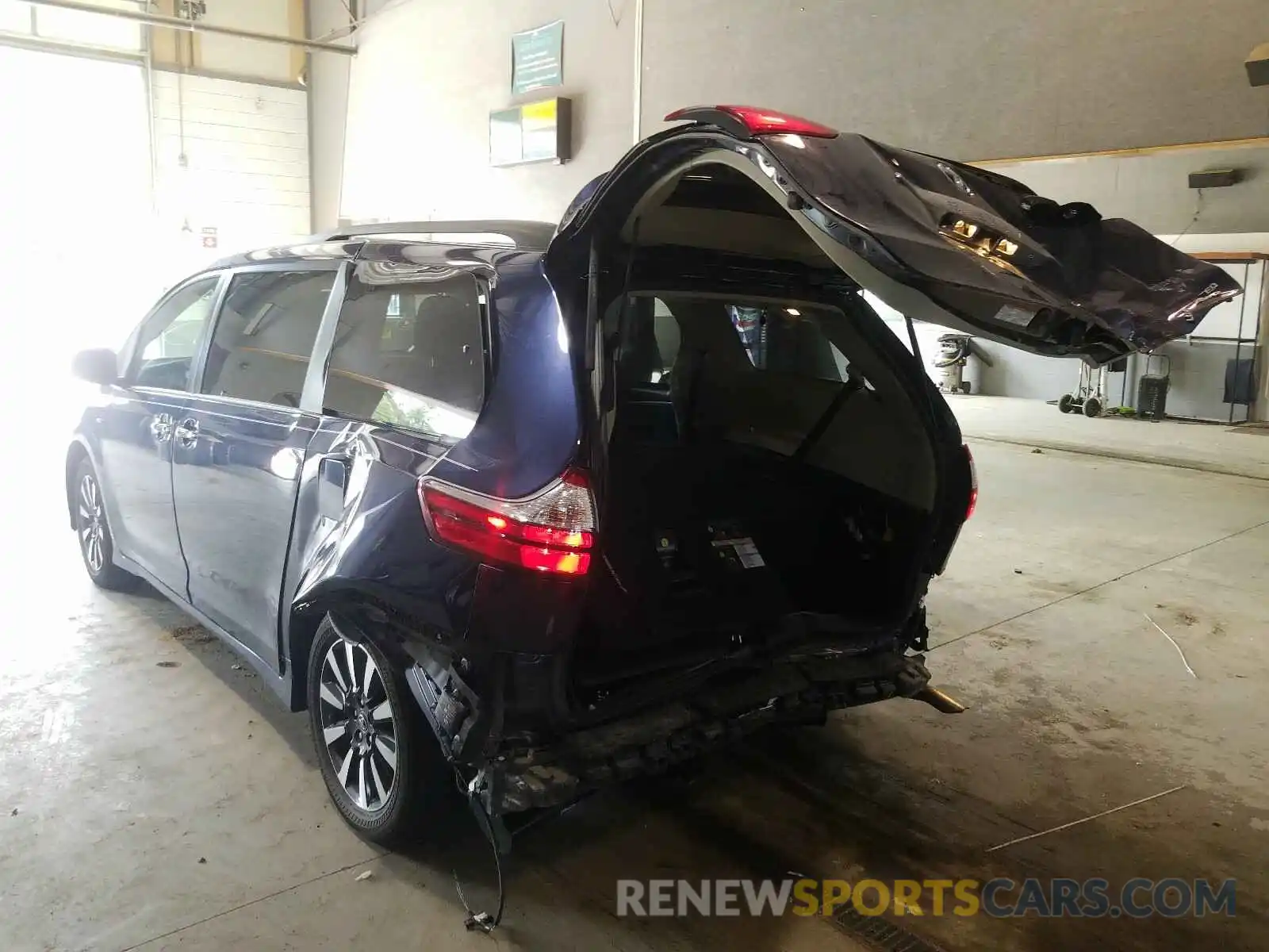 3 Photograph of a damaged car 5TDDZ3DCXKS227872 TOYOTA SIENNA 2019