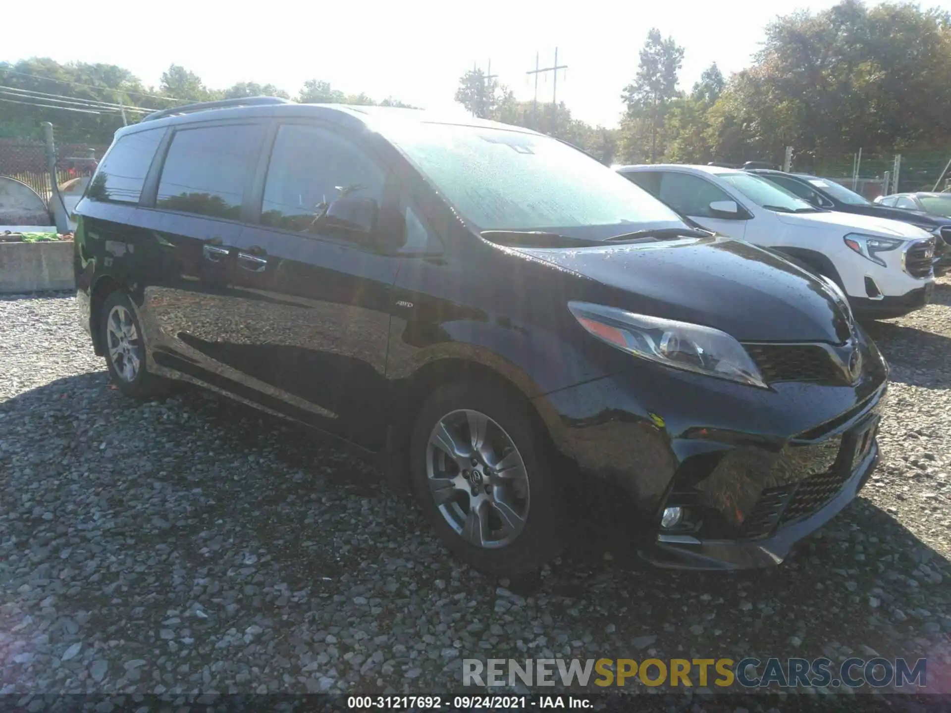 1 Photograph of a damaged car 5TDEZ3DC0KS216674 TOYOTA SIENNA 2019