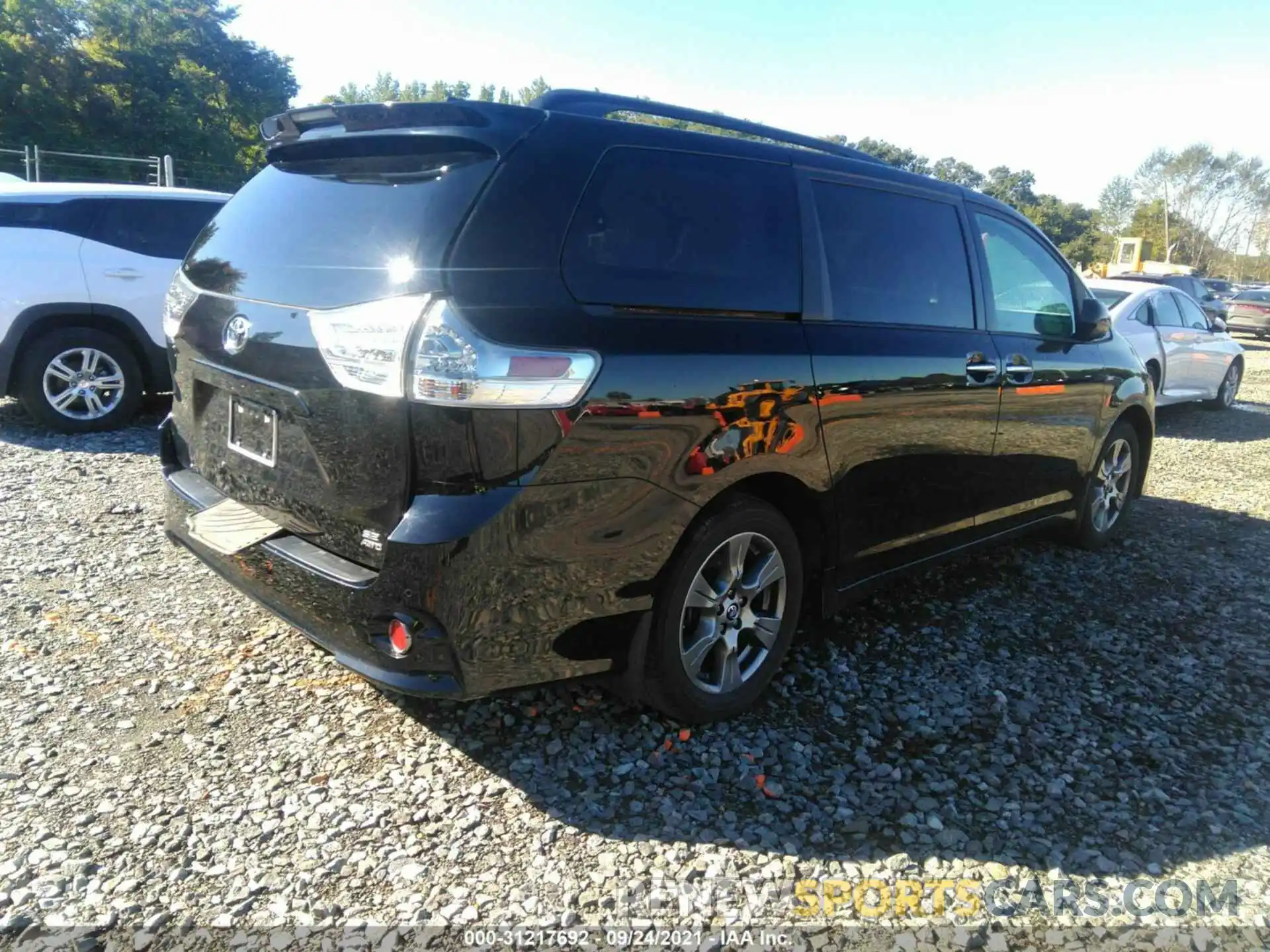 4 Фотография поврежденного автомобиля 5TDEZ3DC0KS216674 TOYOTA SIENNA 2019