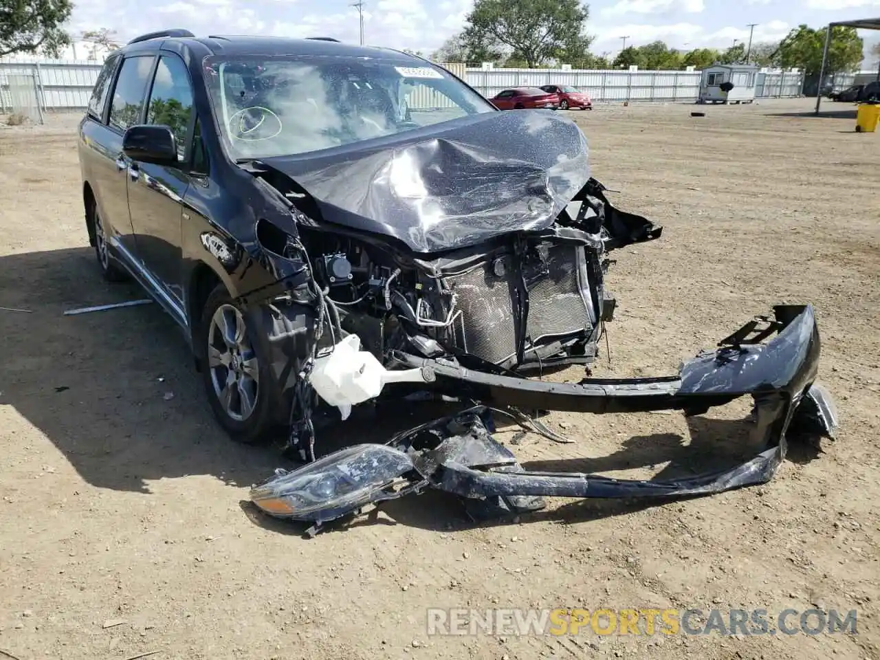 1 Photograph of a damaged car 5TDEZ3DC0KS221941 TOYOTA SIENNA 2019