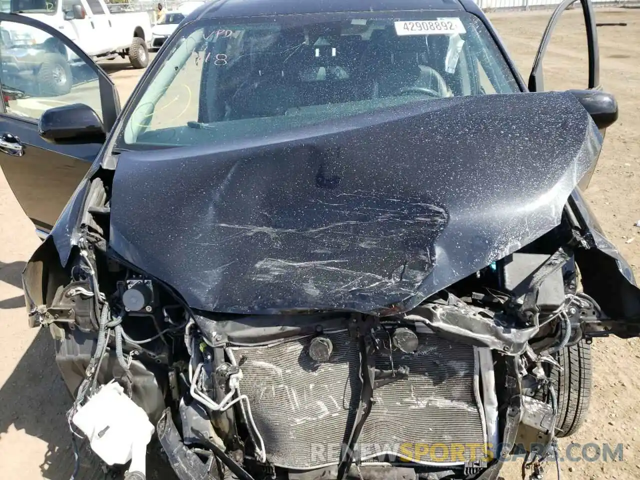 7 Photograph of a damaged car 5TDEZ3DC0KS221941 TOYOTA SIENNA 2019