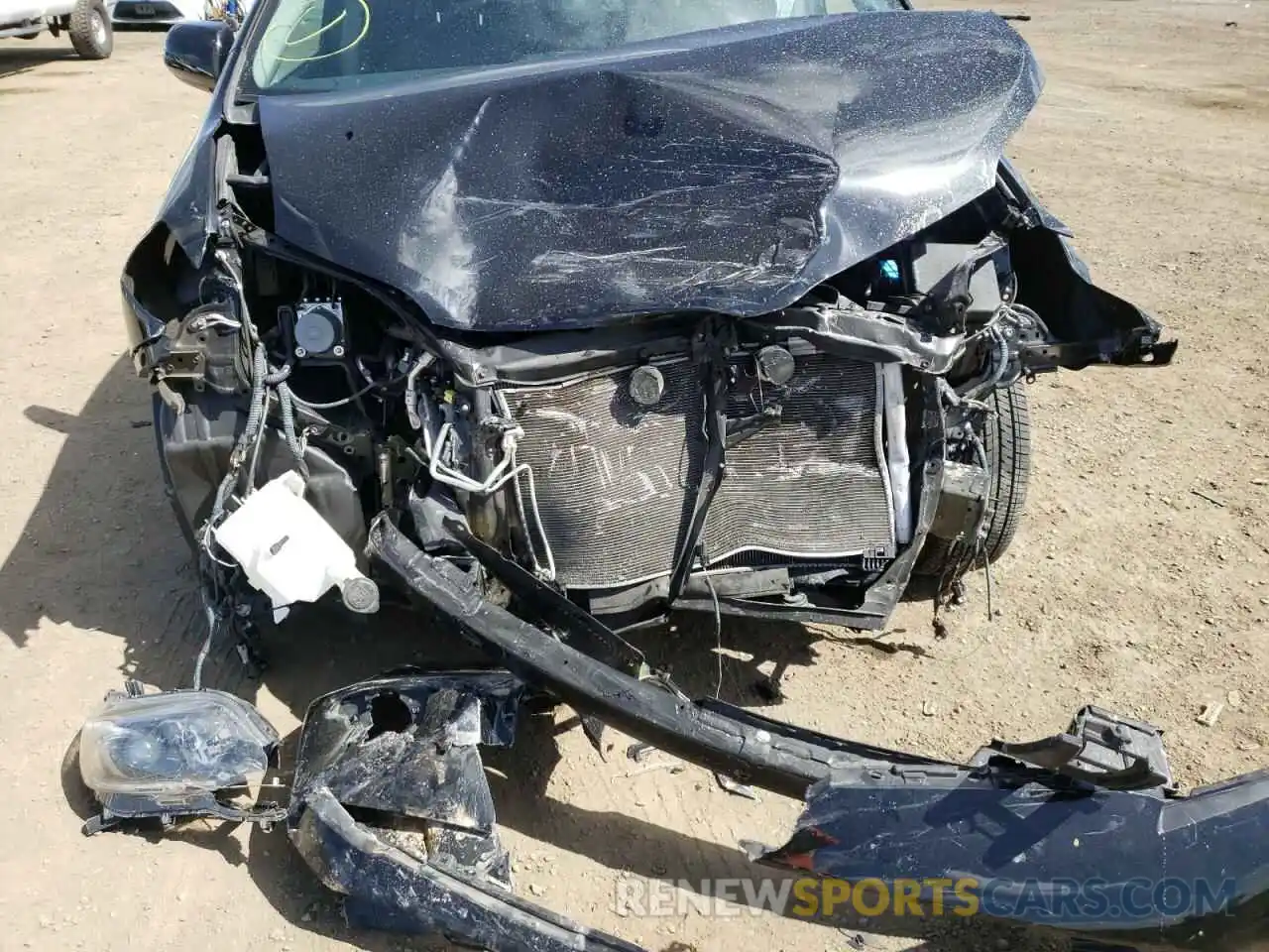 9 Photograph of a damaged car 5TDEZ3DC0KS221941 TOYOTA SIENNA 2019