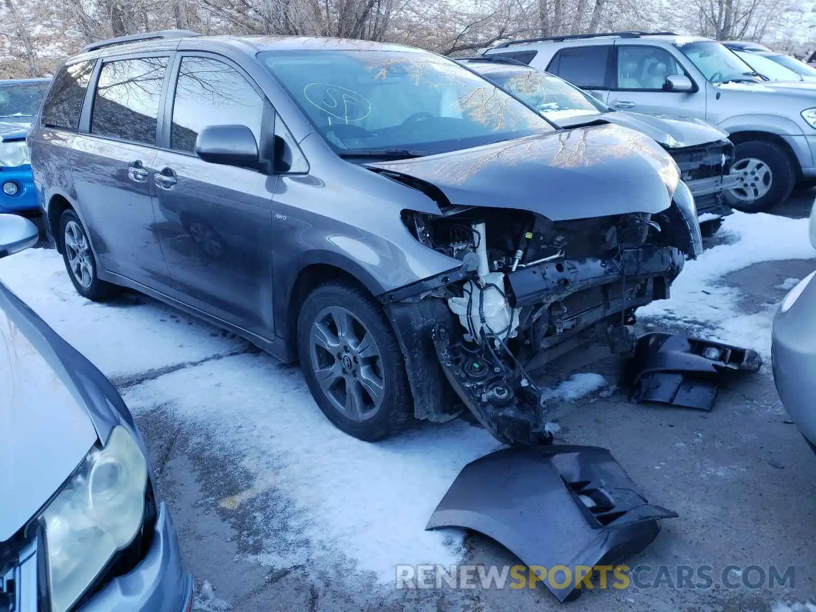 1 Photograph of a damaged car 5TDEZ3DC0KS223687 TOYOTA SIENNA 2019