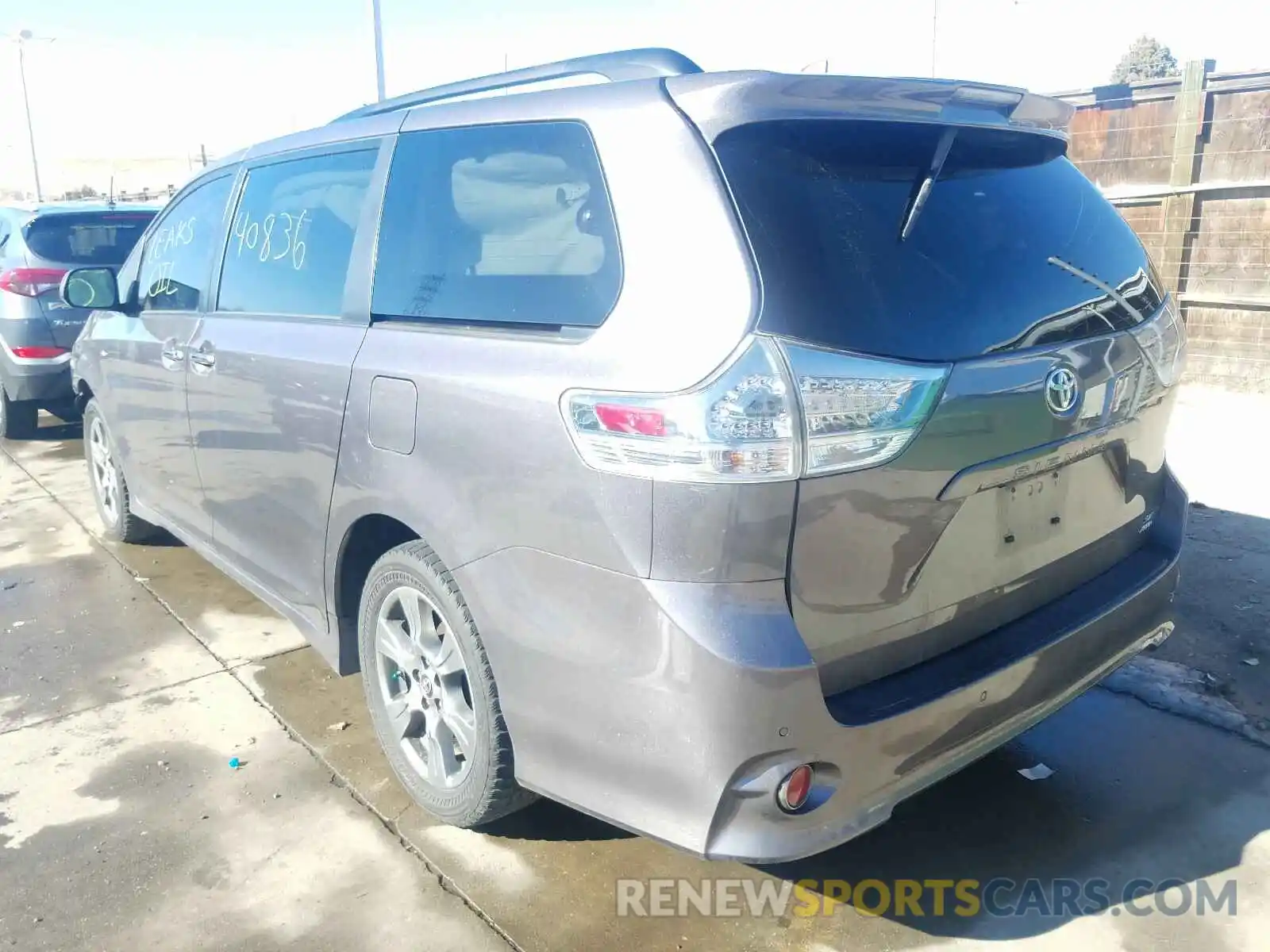 3 Фотография поврежденного автомобиля 5TDEZ3DC0KS223687 TOYOTA SIENNA 2019