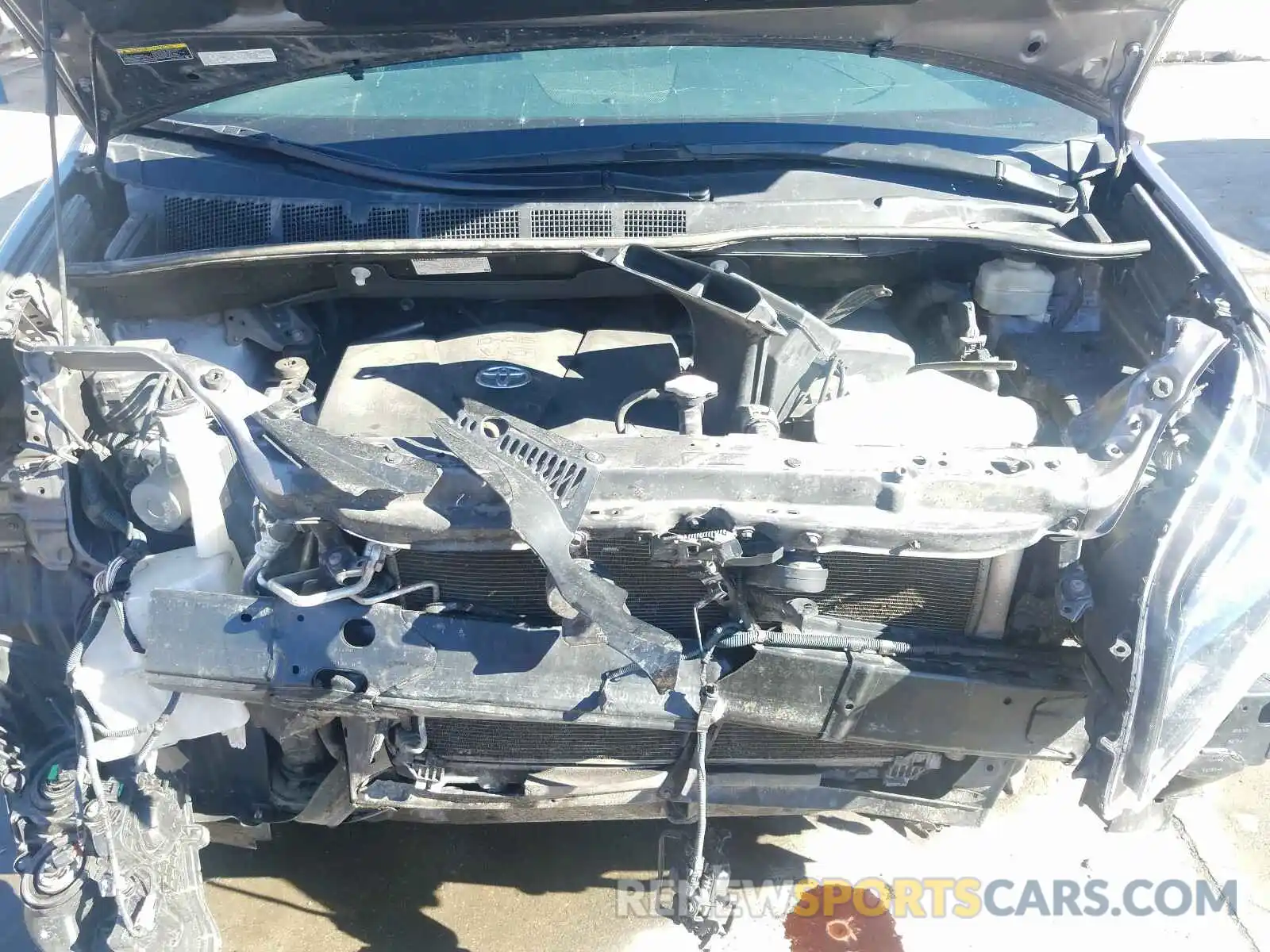 7 Photograph of a damaged car 5TDEZ3DC0KS223687 TOYOTA SIENNA 2019