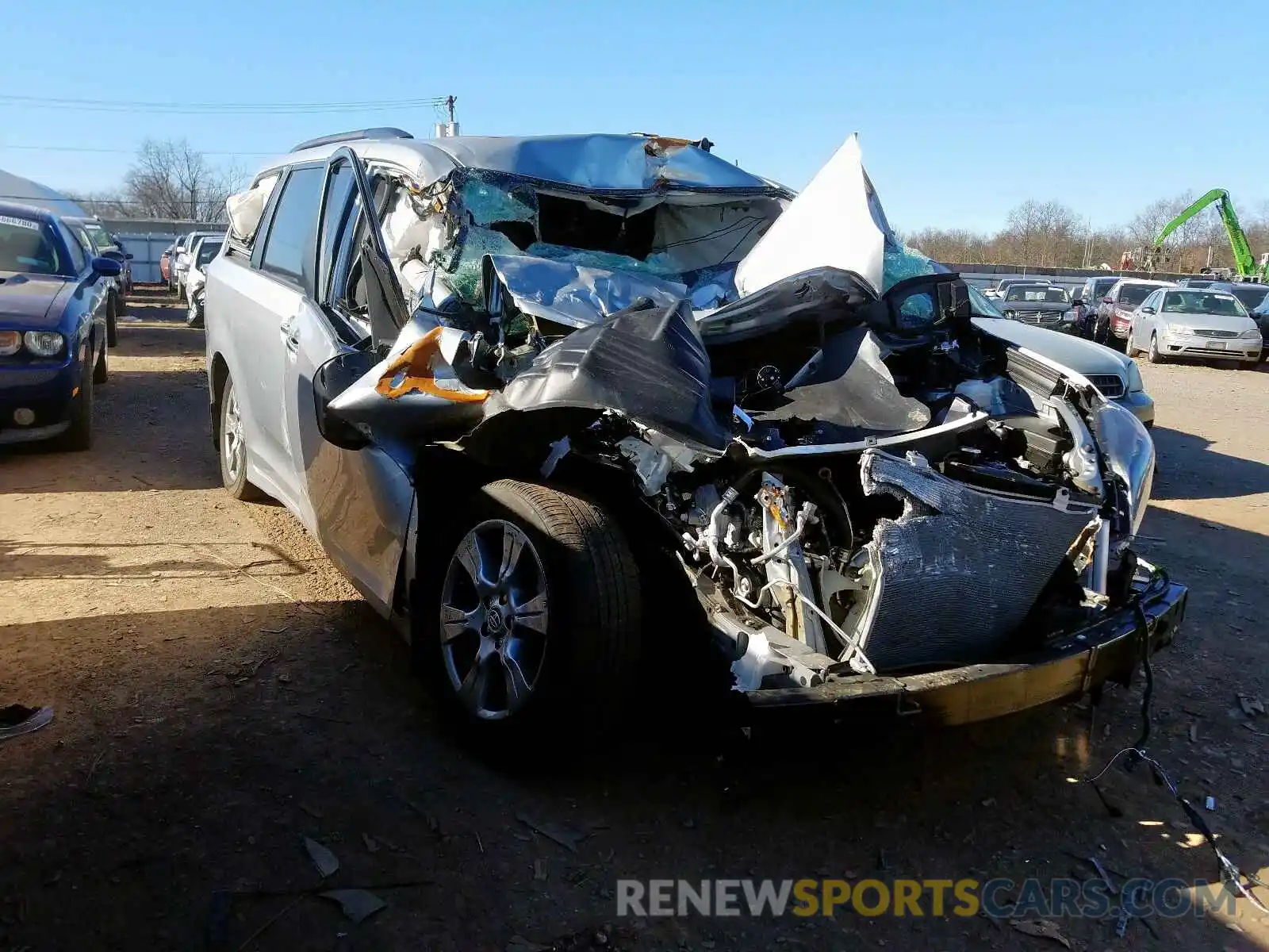 1 Photograph of a damaged car 5TDEZ3DC1KS223732 TOYOTA SIENNA 2019