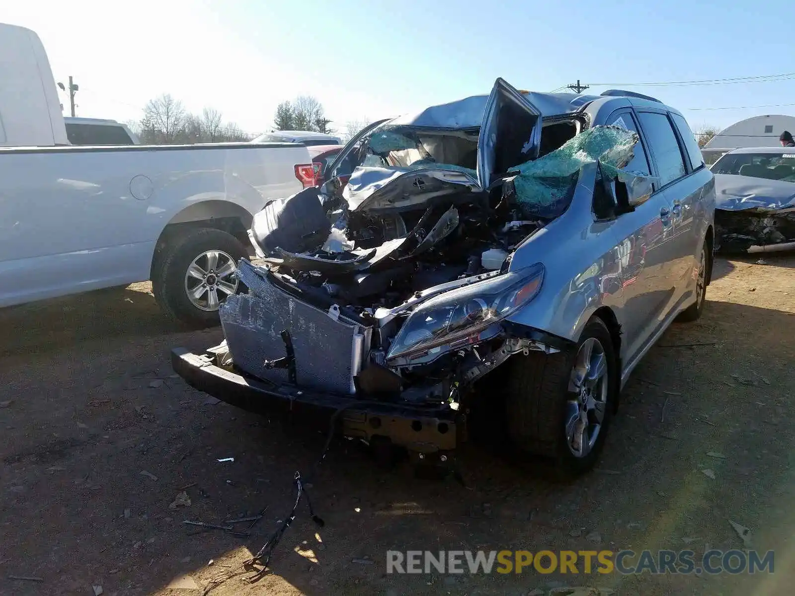 2 Photograph of a damaged car 5TDEZ3DC1KS223732 TOYOTA SIENNA 2019